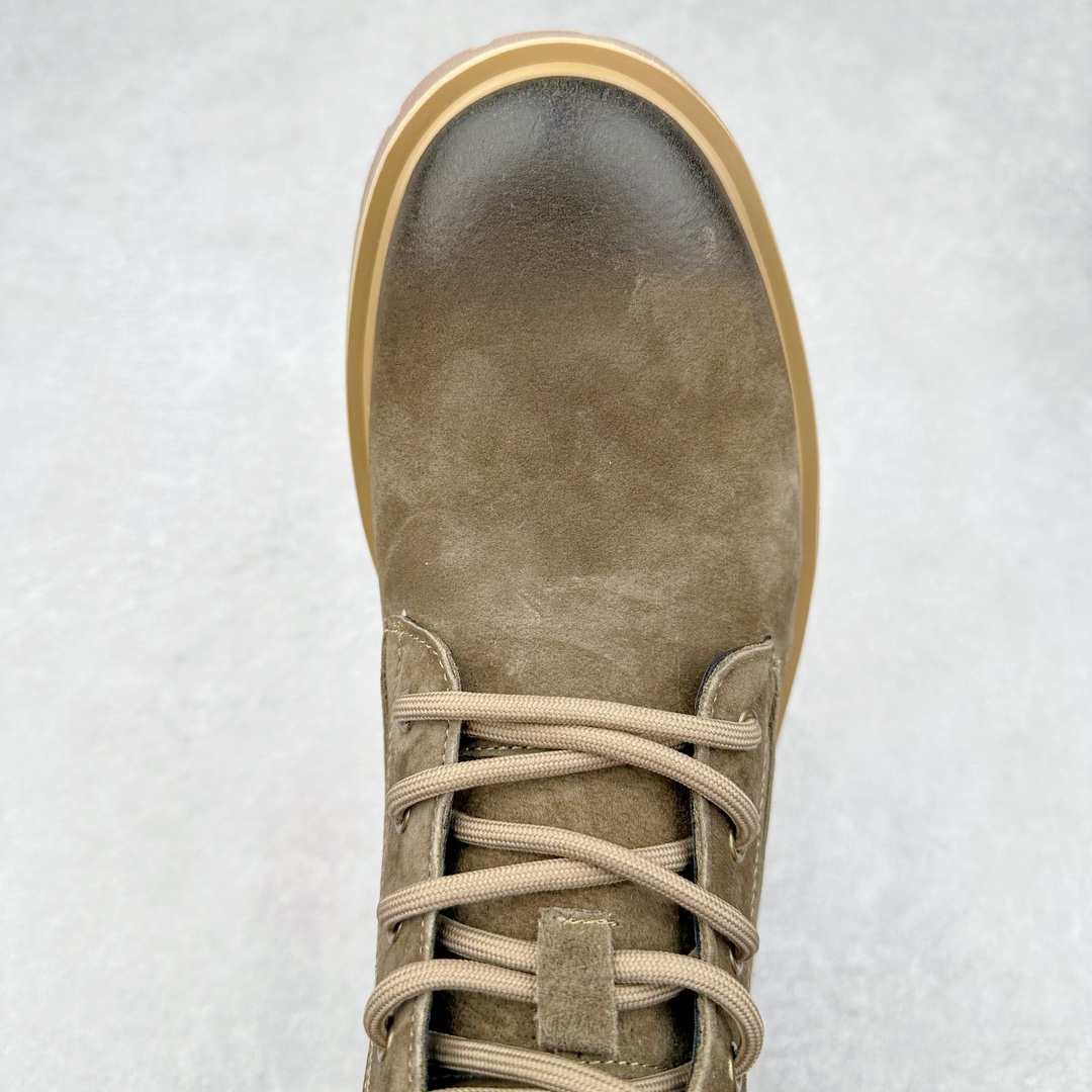 图片[4]-Louis Vuitton 路易威登 LV 24ss秋冬新款休闲大黄靴 Pharrell Williams充分发挥了作为Louis Vuitton创意总监的角色 这款鞋重新定义了 6英寸大黄靴的经典设计 致敬1996年Grandmaster Flash经典黄靴造型 原厂五金鞋带扣 工艺全新升级 中山大厂代工 原单进口皮料 独立私模大底，正确logo， 原装一致头层磨砂皮 搭配经典老花领口 全新原厂包装鞋盒 市场独家供应 尺码：38-44（皮鞋码）-选品中心