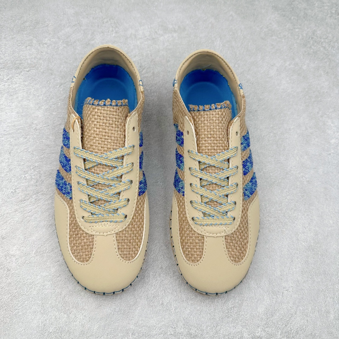 图片[2]-＃纯原 CLOT x Adidas Gazelle\\\”Halo Ivory\\\”羚羊内训系列低帮复古薄底德训风百搭休闲运动板鞋 IH3641 Ha zex 与陈y冠希再度携手推出合作鞋款CLOT Gazelle by Edison Chen，作为双方长期合作的最新力作，全新联名鞋款继续书写着时尚与文化交汇的创新篇章。阿迪达斯官方公布了由Jennie演绎的CLOT x adidas Originals Gazelle宣传片，在柔和静谧的背景中，以其独特的方式展现了CLOT x adidas Gazelle的魅力，展现出自信且富有创意的自我表达。此次焕然一新的Gazelle鞋履，以中国传统物件「草帽」为灵感，整体采用“Halo Ivory”配色，在保留了Gazelle经典鞋型的同时，更为大胆地使用中国传统草鞋编织手艺，融合中西文化，细节满满。联名鞋款的鞋面以透气的编织设计呈现，并搭配象牙色调绒面皮革；搭配编织设计语言，鞋带设计选择麻绳工艺；中底部分则抛弃传统的橡胶，换成了类似草鞋的橡胶千层底，达到手工缝线的效果。标志性的侧面条纹则通过串珠的方式进行呈现，在整体的手工氛围中注入了一丝精致的感觉，与压印的CLOT logo相得益彰。此外，Jennie身上所穿的是一件同样采用编织元素的同色系针织短袖，整体穿搭充满了夏日风格，清爽又时尚。尺码：36 36⅔ 37⅓ 38 38⅔ 39⅓ 40 40⅔ 41⅓ 42 42⅔ 43⅓ 44 44⅔ 45-选品中心