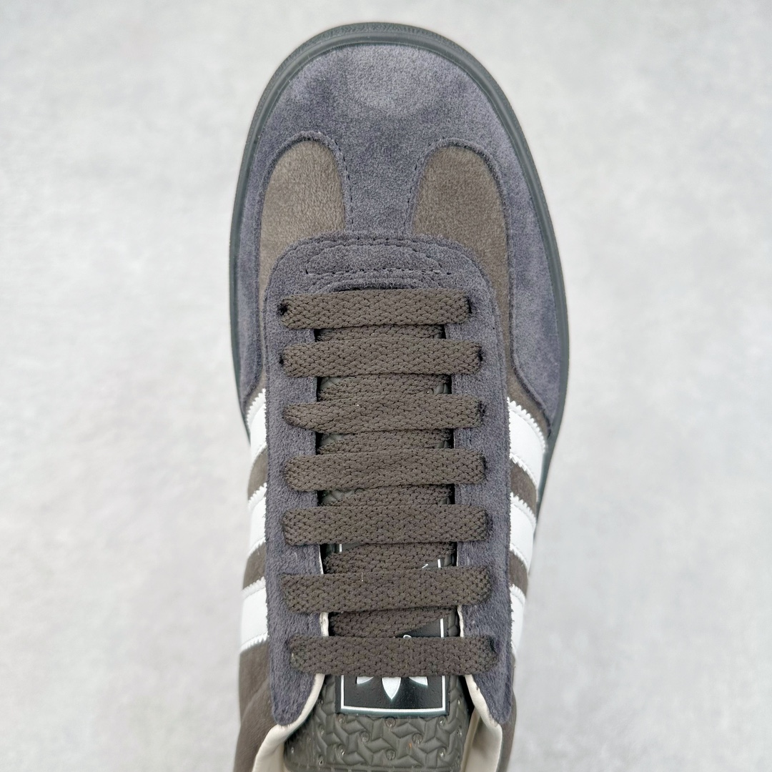 图片[4]-Adidas x GUCCI 重磅联名三叶草logo与标志性三条杆为设计元素 将其与独属于的GUCCI 双方选择adidas originals经典鞋型 Gazalle为蓝本，生胶鞋底搭载三叶草和GUCCI logo，蟒蛇纹、绒面、麂皮等材质纹理覆盖在鞋面上，将奢华复古与运动风相结合却不显违和感。三条杆的德训鞋今年也是要继续走俏 尺码：35 36 37 38 39 40 41 42 43 44 45 46-选品中心