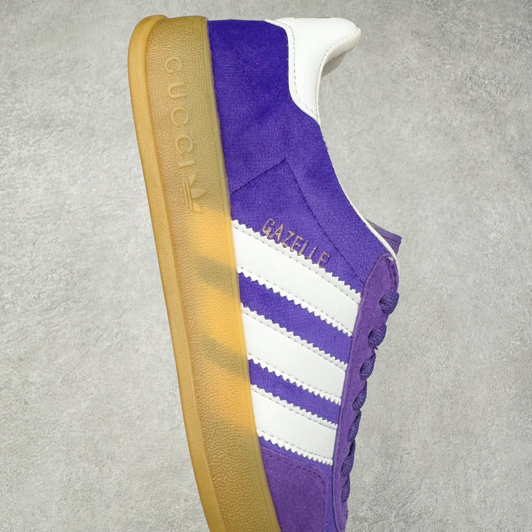 图片[6]-Adidas x GUCCI 重磅联名三叶草logo与标志性三条杆为设计元素 将其与独属于的GUCCI 双方选择adidas originals经典鞋型 Gazalle为蓝本，生胶鞋底搭载三叶草和GUCCI logo，蟒蛇纹、绒面、麂皮等材质纹理覆盖在鞋面上，将奢华复古与运动风相结合却不显违和感。三条杆的德训鞋今年也是要继续走俏 尺码：35 36 37 38 39 40 41 42 43 44 45 46-选品中心