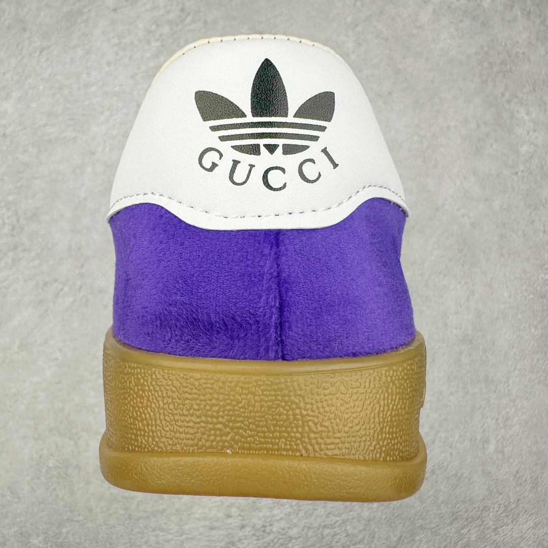 图片[8]-Adidas x GUCCI 重磅联名三叶草logo与标志性三条杆为设计元素 将其与独属于的GUCCI 双方选择adidas originals经典鞋型 Gazalle为蓝本，生胶鞋底搭载三叶草和GUCCI logo，蟒蛇纹、绒面、麂皮等材质纹理覆盖在鞋面上，将奢华复古与运动风相结合却不显违和感。三条杆的德训鞋今年也是要继续走俏 尺码：35 36 37 38 39 40 41 42 43 44 45 46-选品中心