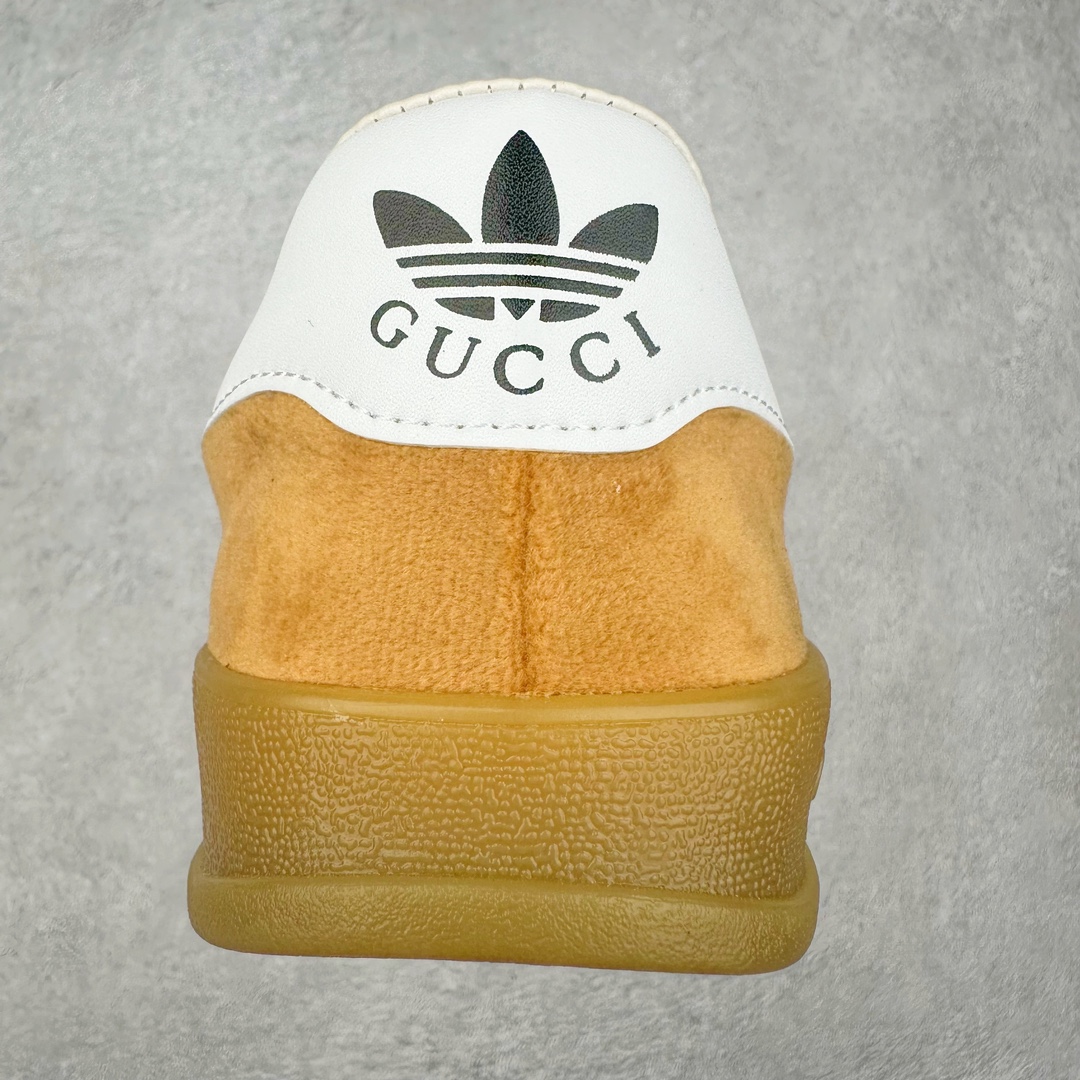 图片[8]-Adidas x GUCCI 重磅联名三叶草logo与标志性三条杆为设计元素 将其与独属于的GUCCI 双方选择adidas originals经典鞋型 Gazalle为蓝本，生胶鞋底搭载三叶草和GUCCI logo，蟒蛇纹、绒面、麂皮等材质纹理覆盖在鞋面上，将奢华复古与运动风相结合却不显违和感。三条杆的德训鞋今年也是要继续走俏 尺码：35 36 37 38 39 40 41 42 43 44 45 46-选品中心