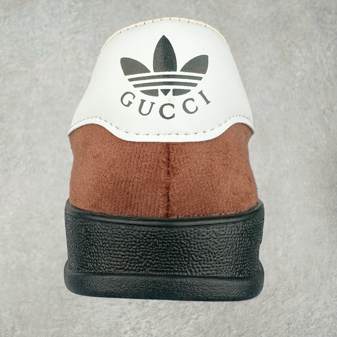 图片[8]-Adidas x GUCCI 重磅联名三叶草logo与标志性三条杆为设计元素 将其与独属于的GUCCI 双方选择adidas originals经典鞋型 Gazalle为蓝本，生胶鞋底搭载三叶草和GUCCI logo，蟒蛇纹、绒面、麂皮等材质纹理覆盖在鞋面上，将奢华复古与运动风相结合却不显违和感。三条杆的德训鞋今年也是要继续走俏 尺码：35 36 37 38 39 40 41 42 43 44 45 46-选品中心