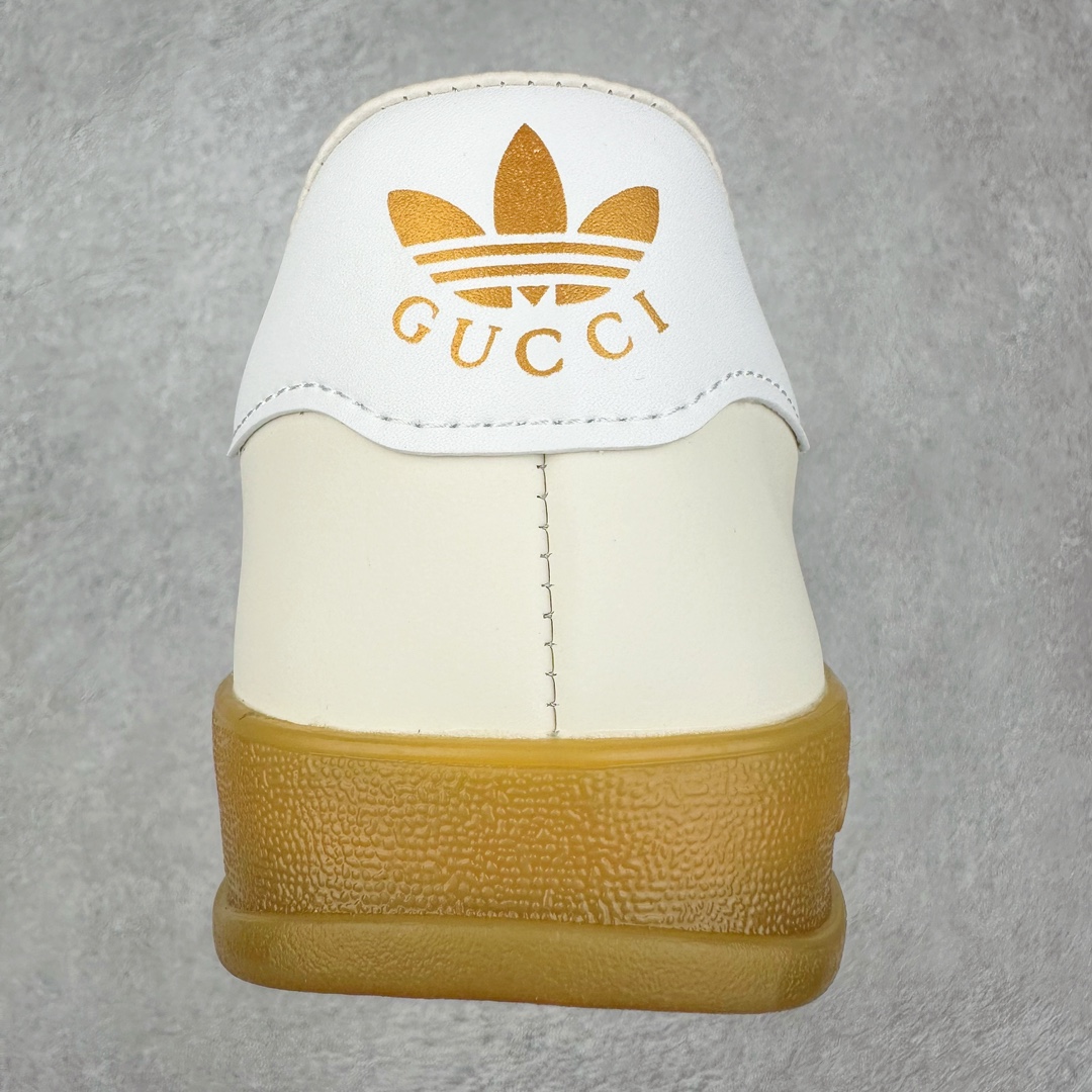 图片[8]-Adidas x GUCCI 重磅联名三叶草logo与标志性三条杆为设计元素 将其与独属于的GUCCI 双方选择adidas originals经典鞋型 Gazalle为蓝本，生胶鞋底搭载三叶草和GUCCI logo，蟒蛇纹、绒面、麂皮等材质纹理覆盖在鞋面上，将奢华复古与运动风相结合却不显违和感。三条杆的德训鞋今年也是要继续走俏 尺码：35 36 37 38 39 40 41 42 43 44 45 46-选品中心