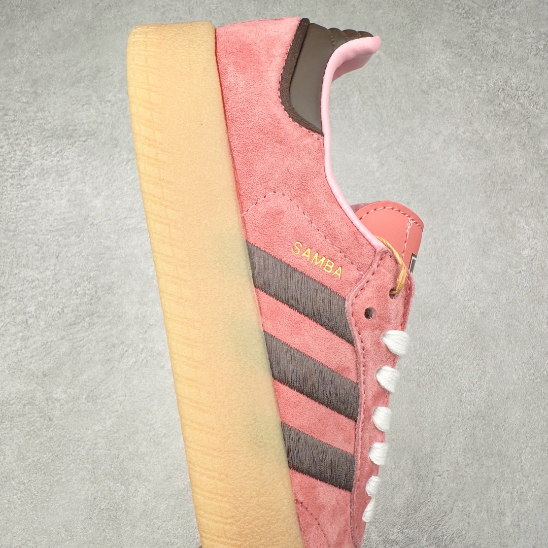 图片[6]-AD Samba XLG 桑巴舞加大厚底版系列德训风百搭松糕休闲运动板鞋生胶底 JH8836 自Originals Samba成功借势Blokecore风潮一跃成为街头巷尾的焦点鞋款后,不论是围绕Samba本身打造的各式「变种版本」,还是以Samba为蓝本打造联名鞋款,都成为了时尚潮流人士日常穿搭首选。Samba XLG是adidas Originals不断扩展XLG系列的一部分,旨在与年轻文化相契合,迎合那些希望通过个性时尚表达自我而不愿牺牲舒适度的年轻群体。街头时尚领域的Gen Z特别偏爱宽松的穿着风格。Samba XLG针对这一点做了创新。它在延续Samba OG经典设计的基础上,迎合年轻群体的穿着习惯,重塑为宽大的鞋身比例轮廓以及加厚中底,让消费者轻松展示自己独特的风格。全新的Samba XLG系列不仅迎合了当下年轻群体的穿搭习惯,加宽了鞋身比例以及将中底进一步增厚,在视觉比例上更加饱满,同时还保留了经典Samba的细节,这样一来,鞋迷朋友在穿搭上不仅能更加个性化,而且还能延续一定的复古感受。尺码：36 36⅔ 37⅓ 38 38⅔ 39⅓ 40 40⅔ 41⅓ 42 42⅔ 43⅓ 44 45-选品中心