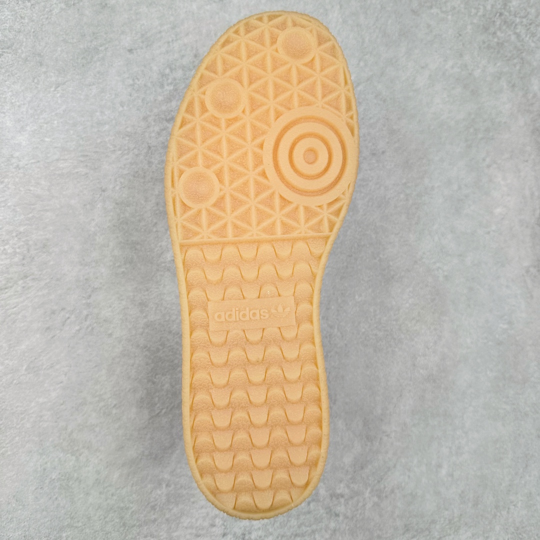 图片[9]-AD Samba XLG 桑巴舞加大厚底版系列德训风百搭松糕休闲运动板鞋生胶底 JH8836 自Originals Samba成功借势Blokecore风潮一跃成为街头巷尾的焦点鞋款后,不论是围绕Samba本身打造的各式「变种版本」,还是以Samba为蓝本打造联名鞋款,都成为了时尚潮流人士日常穿搭首选。Samba XLG是adidas Originals不断扩展XLG系列的一部分,旨在与年轻文化相契合,迎合那些希望通过个性时尚表达自我而不愿牺牲舒适度的年轻群体。街头时尚领域的Gen Z特别偏爱宽松的穿着风格。Samba XLG针对这一点做了创新。它在延续Samba OG经典设计的基础上,迎合年轻群体的穿着习惯,重塑为宽大的鞋身比例轮廓以及加厚中底,让消费者轻松展示自己独特的风格。全新的Samba XLG系列不仅迎合了当下年轻群体的穿搭习惯,加宽了鞋身比例以及将中底进一步增厚,在视觉比例上更加饱满,同时还保留了经典Samba的细节,这样一来,鞋迷朋友在穿搭上不仅能更加个性化,而且还能延续一定的复古感受。尺码：36 36⅔ 37⅓ 38 38⅔ 39⅓ 40 40⅔ 41⅓ 42 42⅔ 43⅓ 44 45-选品中心