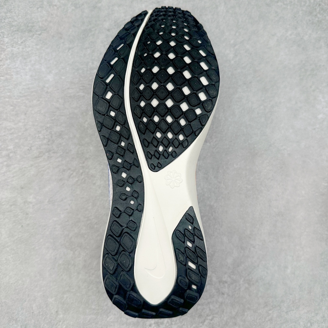 图片[9]-＃特价福利 NK Zoom Pegasus 飞马41代马拉松系列网面透气缓震疾速跑鞋 HF0013-900 拥有 Zoom Air 一如既往的稳定感和流畅感 鞋面采用工程网眼设计 为特定高热区域营造出色透气性 进一步增加鞋面的穿孔数量 让足部能够快速散热 中足搭配 Flywire 飞线 在高速运动时营造舒适稳定的贴合感 内置Zoon气垫加持 动力十足 尺码：36 36.5 37.5 38 38.5 39 40 40.5 41 42 42.5 43 44 44.5 45-选品中心