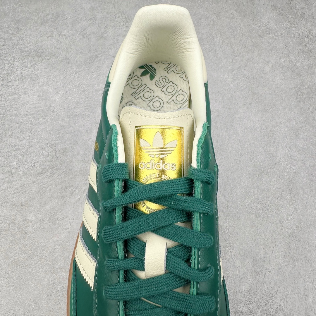 图片[5]-＃B版纯原 AD Original Samba OG 复古经典轻便板鞋 IE0872 头层牛皮加持 正确烫金高频细节 原装纳米超迁皮料 独家私模橡胶大底 原盒原配 这款桑巴鞋展示了高质量的工艺 带有装饰的超锁缝制和无缝的手感 柔软、柔软的皮革造型和标志性的3条纹完成了精致的外观 正规合身鞋带 鞋面上有绒面鞋垫 橡胶鞋底 享受正畸套筒软感 自50年代首次亮相以来就一直在赢得粉丝的青睐 尺码：36 36.5 37.5 38 38.5 39 40 40.5 41 42 42.5 43 44 44.5 45-选品中心