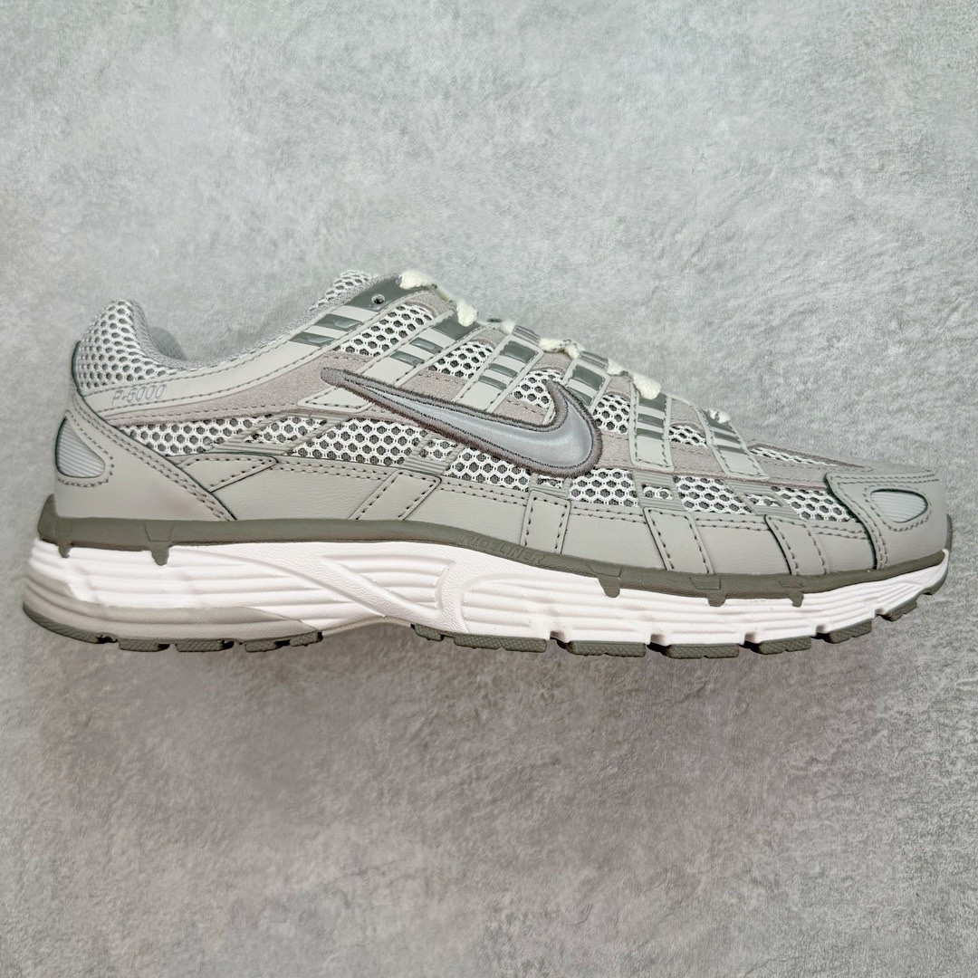 图片[5]-＃CS纯原 NK P-6000 系列低帮复古老爹风休闲运动舒适慢跑鞋 银灰 CN0149-001 购入原鞋原装纸板楦头开发 独家私模四层组合大底 市场唯一正确版本 良心定价 新配色陆续出货 进口三文治网面 融合 Pegasus 过往运动鞋设计 助力 21 世纪早期跑步运动跃升时尚新高度 采用透气网眼布、运动风格线条和耐穿覆面 兼具吸睛外观和舒适感受 中底泡绵以田径赛道为灵感 打造厚实设计 缔造出众缓震性能 尺码：36 36.5 37.5 38 38.5 39 40 40.5 41 42 42.5 43 44 44.5 45-选品中心