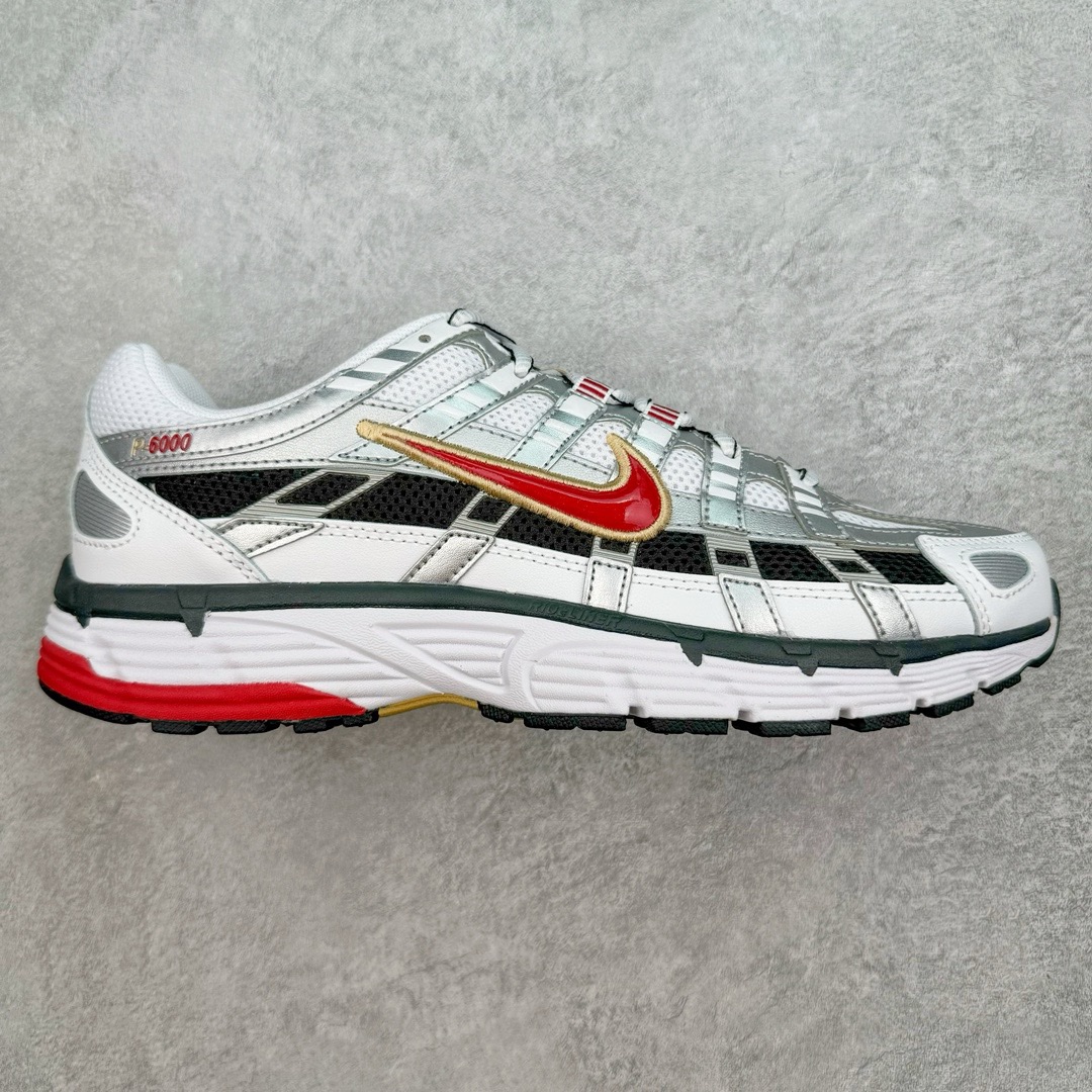 图片[3]-＃CS纯原 NK P-6000 系列低帮复古老爹风休闲运动舒适慢跑鞋 银灰 CN0149-001 购入原鞋原装纸板楦头开发 独家私模四层组合大底 市场唯一正确版本 良心定价 新配色陆续出货 进口三文治网面 融合 Pegasus 过往运动鞋设计 助力 21 世纪早期跑步运动跃升时尚新高度 采用透气网眼布、运动风格线条和耐穿覆面 兼具吸睛外观和舒适感受 中底泡绵以田径赛道为灵感 打造厚实设计 缔造出众缓震性能 尺码：36 36.5 37.5 38 38.5 39 40 40.5 41 42 42.5 43 44 44.5 45-选品中心