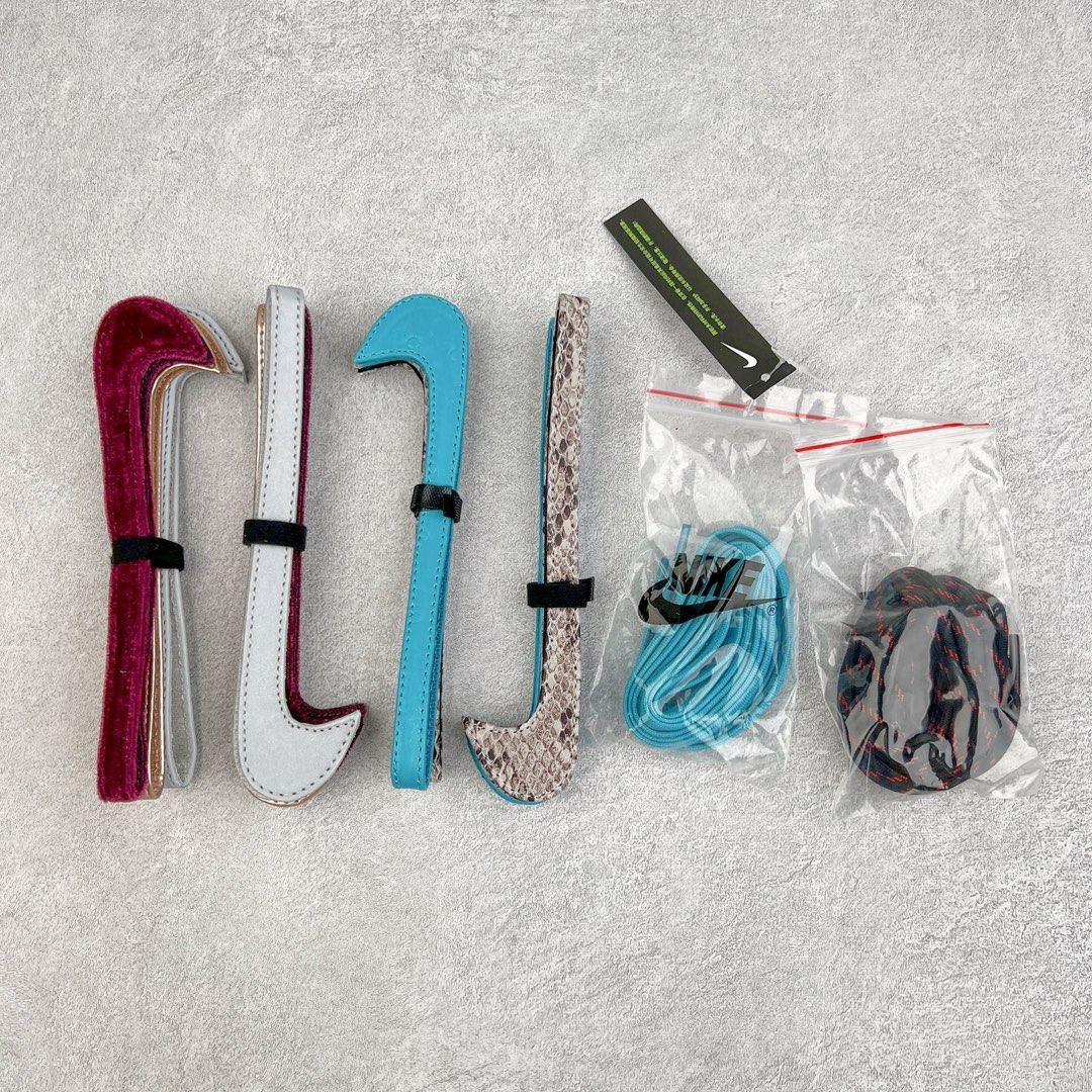 图片[11]-＃M纯原福利 Clot x NK SB Dunk Low 20th 联名软木塞换钩 FN0317-121 毫无疑问圈内最强 零售首选 真正的匠心工艺 复刻圈巅峰产物 到手你会有扔掉正品的冲动 独家原厂航空铝磨具打磨大底 鞋头坡度极致还原 原盒原配 圈内天花板工艺 原厂冲刀 超高清洁度 全鞋零毛边皮料切割 全套原楦原模倾力打造完美版型 采用原厂百宏鞋带以及原厂百宏织唛舌标 内标可供原厂几率过验 此次依然选择了 Dunk 鞋型 整双鞋采用软木塞材质打造 带来不俗的视觉效果的同时 同时触感上也与皮革 帆布等常规材质与众不同 鞋后跟位置隐藏了冠希以及 CLOT 的小彩蛋 左脚鞋领内侧印有「贰零零叁 2003」字样 右脚则是「贰零贰叁 2023」字样 代表 CLOT 诞生的 2003 年以及二十周年 2023 年 本次设计上的最大亮点 莫过于附带 6 款以魔术贴制作的Swoosh 及 3 款鞋带 供随时转换 展现个人风格 尺码：40 40.5 41 42 42.5 43 44 44.5 45 46 47.5-选品中心