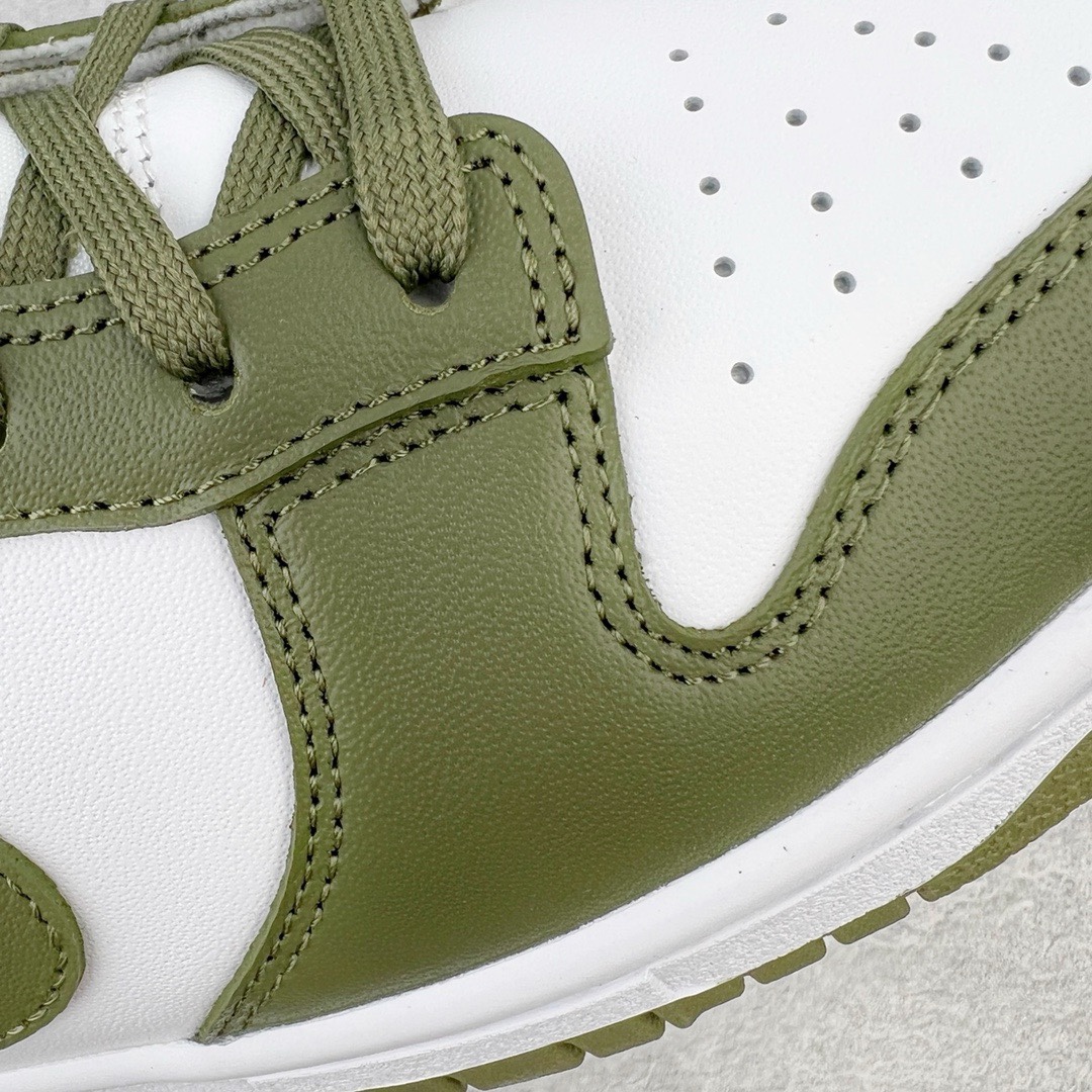 图片[11]-＃M纯原福利 NK DUNK Low 橄榄绿 DD1503-120 圈内最强 零售首选 独家原厂航空铝磨具打磨大底 鞋头坡度极致还原 原盒原配 圈内天花板工艺 原厂冲刀 超高清洁度 全鞋零毛边皮料切割 全套原楦原模倾力打造完美版型 采用原厂百宏鞋带以及原厂百宏织唛舌标 内标可供原厂几率过验 原厂中底布黄色点胶 原厂中底布拉帮走线遵循公司‼️尺码：36 36.5 37.5 38 38.5 39 40 40.5 41 42 42.5 43 44 44.5 45 46 47.5-选品中心