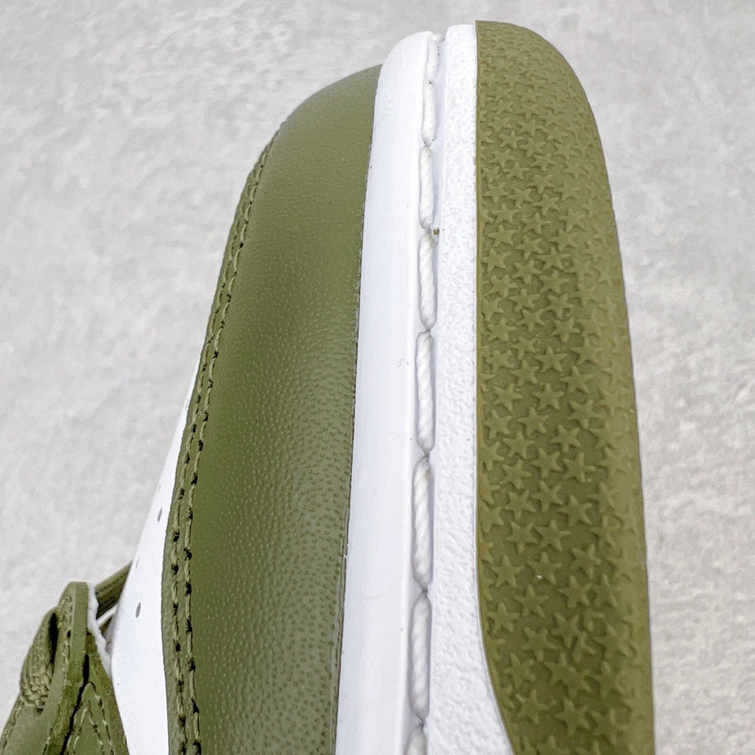 图片[14]-＃M纯原福利 NK DUNK Low 橄榄绿 DD1503-120 圈内最强 零售首选 独家原厂航空铝磨具打磨大底 鞋头坡度极致还原 原盒原配 圈内天花板工艺 原厂冲刀 超高清洁度 全鞋零毛边皮料切割 全套原楦原模倾力打造完美版型 采用原厂百宏鞋带以及原厂百宏织唛舌标 内标可供原厂几率过验 原厂中底布黄色点胶 原厂中底布拉帮走线遵循公司‼️尺码：36 36.5 37.5 38 38.5 39 40 40.5 41 42 42.5 43 44 44.5 45 46 47.5-选品中心