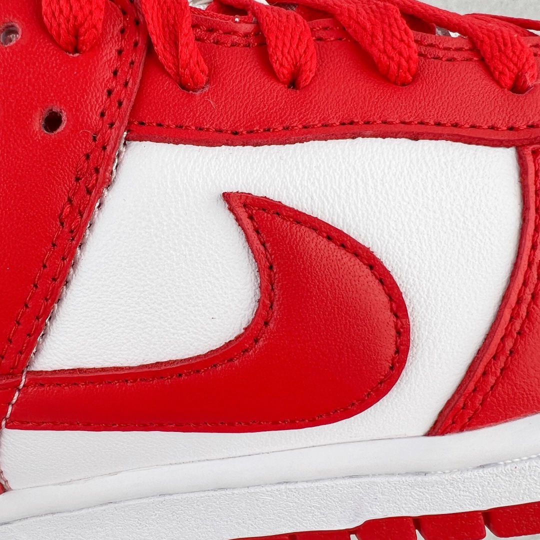 图片[11]-＃M纯原福利 NK Dunk Low SP 白红 CU1727-100 圈内最强 零售首选 独家原厂航空铝磨具打磨大底 鞋头坡度极致还原 原盒原配 圈内天花板工艺 原厂冲刀 超高清洁度 全鞋零毛边皮料切割 全套原楦原模倾力打造完美版型 采用原厂百宏鞋带以及原厂百宏织唛舌标 内标可供原厂几率过验 原厂中底布黄色点胶 原厂中底布拉帮走线遵循公司‼️尺码：36 36.5 37.5 38 38.5 39 40 40.5 41 42 42.5 43 44 44.5 45 46 47.5-选品中心