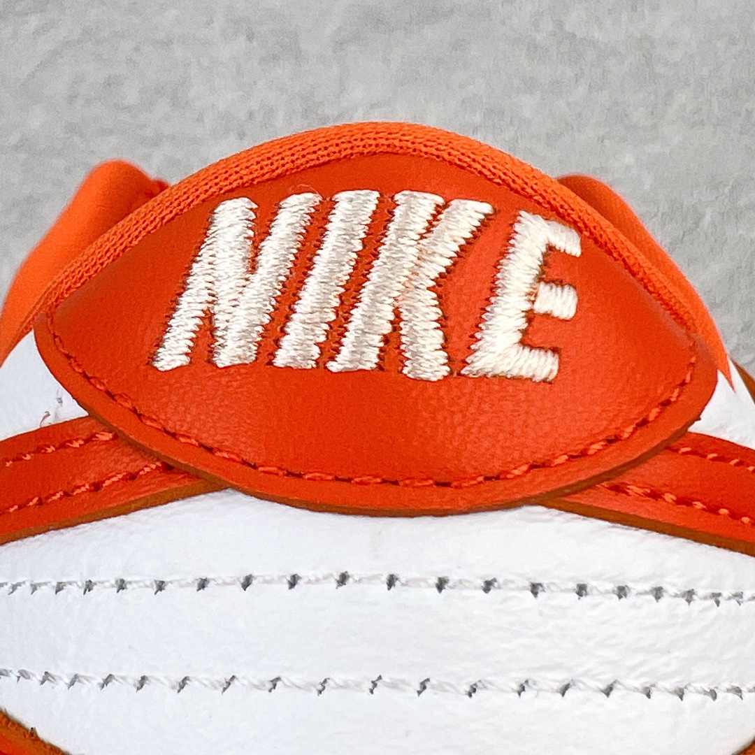 图片[12]-＃M纯原福利 NK Dunk Low SP 雪城白橙 CU1727-101 圈内最强 零售首选 独家原厂航空铝磨具打磨大底 鞋头坡度极致还原 原盒原配 圈内天花板工艺 原厂冲刀 超高清洁度 全鞋零毛边皮料切割 全套原楦原模倾力打造完美版型 采用原厂百宏鞋带以及原厂百宏织唛舌标 内标可供原厂几率过验 原厂中底布黄色点胶 原厂中底布拉帮走线遵循公司‼️尺码：36 36.5 37.5 38 38.5 39 40 40.5 41 42 42.5 43 44 44.5 45 46 47.5-选品中心
