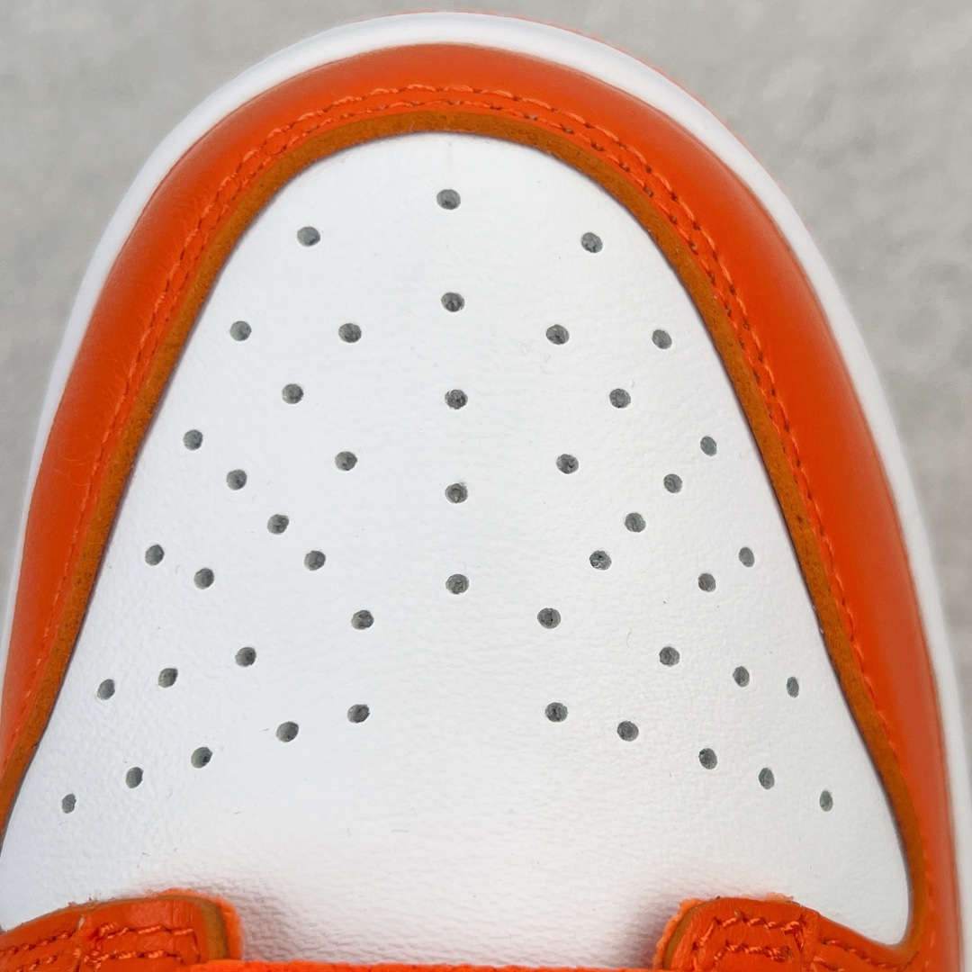 图片[11]-＃M纯原福利 NK Dunk Low SP 雪城白橙 CU1727-101 圈内最强 零售首选 独家原厂航空铝磨具打磨大底 鞋头坡度极致还原 原盒原配 圈内天花板工艺 原厂冲刀 超高清洁度 全鞋零毛边皮料切割 全套原楦原模倾力打造完美版型 采用原厂百宏鞋带以及原厂百宏织唛舌标 内标可供原厂几率过验 原厂中底布黄色点胶 原厂中底布拉帮走线遵循公司‼️尺码：36 36.5 37.5 38 38.5 39 40 40.5 41 42 42.5 43 44 44.5 45 46 47.5-选品中心