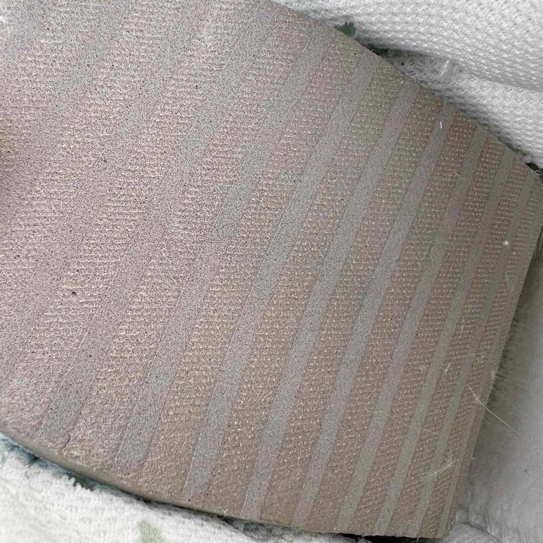 图片[18]-＃M纯原 NK Dunk Low 灰白黑彩票 DR9654-001 圈内最强 零售首选 独家原厂航空铝磨具打磨大底 鞋头坡度极致还原 原盒原配 圈内天花板工艺 原厂冲刀 超高清洁度 全鞋零毛边皮料切割 全套原楦原模倾力打造完美版型 采用原厂百宏鞋带以及原厂百宏织唛舌标 内标可供原厂几率过验 原厂中底布黄色点胶 原厂中底布拉帮走线遵循公司‼️尺码：36 36.5 37.5 38 38.5 39 40 40.5 41 42 42.5 43 44 45 46 47.5-选品中心