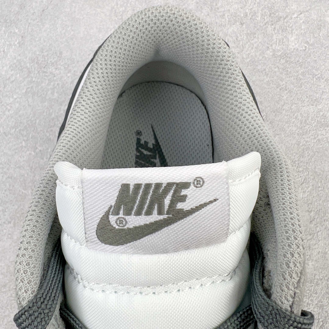 图片[14]-＃M纯原 NK SB Dunk Low 白灰黑 DD1503-117 圈内最强 零售首选 独家原厂航空铝磨具打磨大底 鞋头坡度极致还原 原盒原配 圈内天花板工艺 原厂冲刀 超高清洁度 全鞋零毛边皮料切割 全套原楦原模倾力打造完美版型 采用原厂百宏鞋带以及原厂百宏织唛舌标 内标可供原厂几率过验 原厂中底布黄色点胶 原厂中底布拉帮走线遵循公司‼️尺码：36 36.5 37.5 38 38.5 39 40 40.5 41 42 42.5 43 44 44.5 45 46 47.5-选品中心