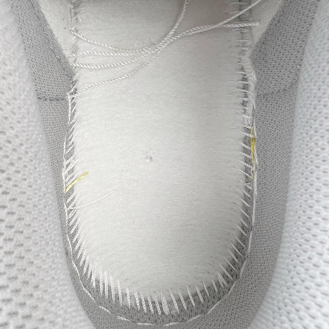 图片[17]-＃M纯原 NK SB Dunk Low 白灰黑 DD1503-117 圈内最强 零售首选 独家原厂航空铝磨具打磨大底 鞋头坡度极致还原 原盒原配 圈内天花板工艺 原厂冲刀 超高清洁度 全鞋零毛边皮料切割 全套原楦原模倾力打造完美版型 采用原厂百宏鞋带以及原厂百宏织唛舌标 内标可供原厂几率过验 原厂中底布黄色点胶 原厂中底布拉帮走线遵循公司‼️尺码：36 36.5 37.5 38 38.5 39 40 40.5 41 42 42.5 43 44 44.5 45 46 47.5-选品中心