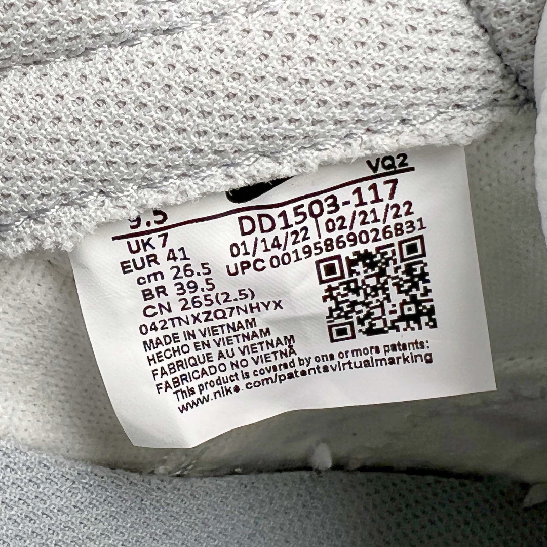 图片[18]-＃M纯原 NK SB Dunk Low 白灰黑 DD1503-117 圈内最强 零售首选 独家原厂航空铝磨具打磨大底 鞋头坡度极致还原 原盒原配 圈内天花板工艺 原厂冲刀 超高清洁度 全鞋零毛边皮料切割 全套原楦原模倾力打造完美版型 采用原厂百宏鞋带以及原厂百宏织唛舌标 内标可供原厂几率过验 原厂中底布黄色点胶 原厂中底布拉帮走线遵循公司‼️尺码：36 36.5 37.5 38 38.5 39 40 40.5 41 42 42.5 43 44 44.5 45 46 47.5-选品中心