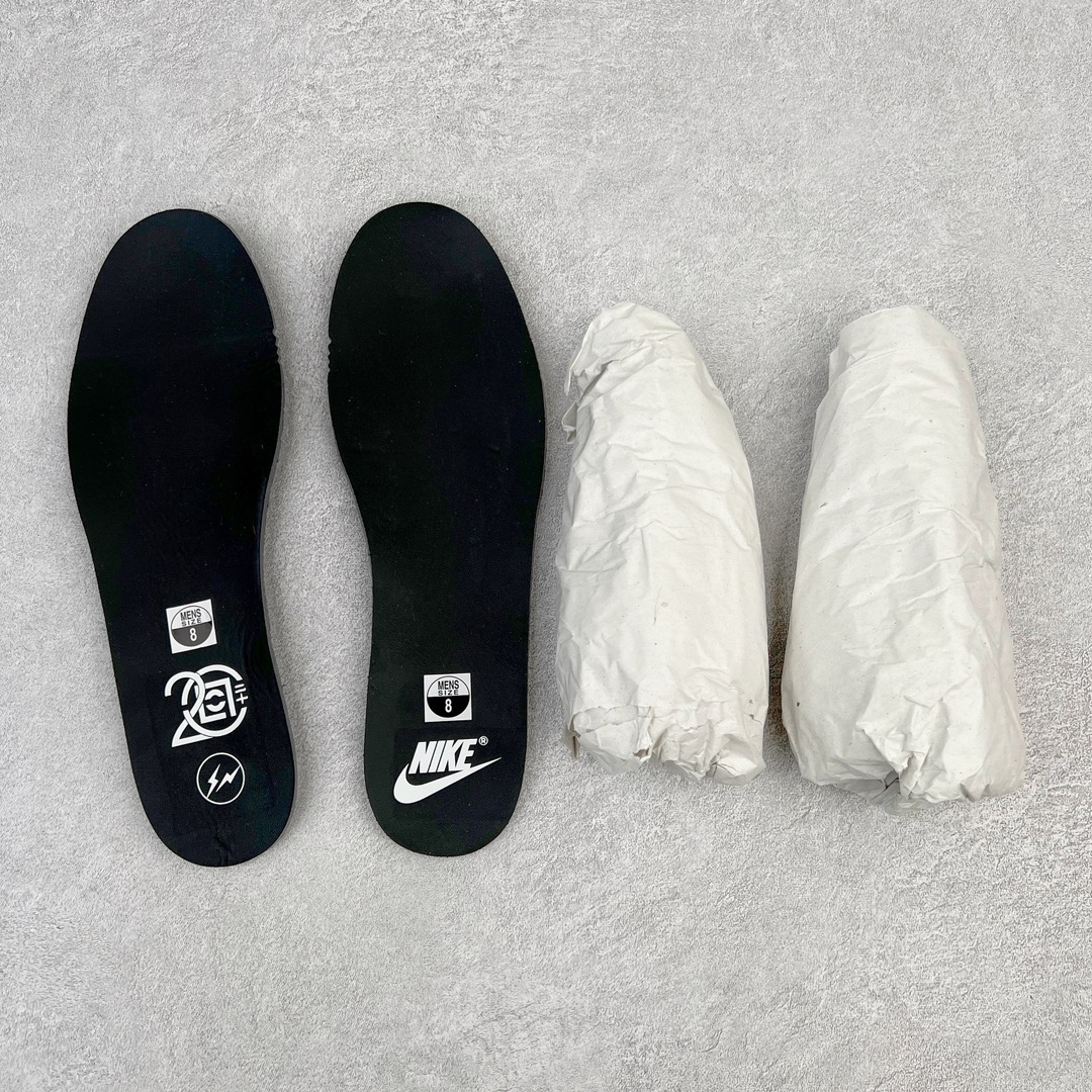 图片[11]-＃M纯原 Clot x Fragment x NK Dunk Low 藤原浩三方联名白丝绸 货号：FN0315-110 圈内最强 零售首选 独家原厂航空铝磨具打磨大底 鞋头坡度极致还原 原盒原配 圈内天花板工艺 原厂冲刀 超高清洁度 全鞋零毛边皮料切割 全套原楦原模倾力打造完美版型 采用原厂百宏鞋带以及原厂百宏织唛舌标 内标可供原厂几率过验 原厂中底布白色点胶 原厂中底布拉帮走线遵循公司‼️尺码：36 36.5 37.5 38 38.5 39 40 40.5 41 42 42.5 43 44 45 46 47.5-选品中心