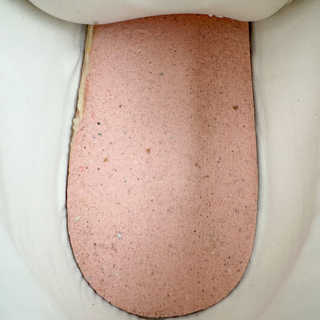 图片[19]-Alexander McQueen 亚历山大麦昆小白鞋拉链款 全套专柜包装物及配件(附送快递加固牛皮纸盒)右脚鞋面嵌入核心防伪芯片装置,秒杀市面文案版本 支持NFC原码独立扫描 采用丝绸硬质头层小牛皮鞋面材质 内外超软小羊皮贴脚透气及超软PU脚感乳胶物料鞋 外置原抽真空高密度增高底 白色光滑牛皮革系带运动鞋，圆头设计，鞋跟点缀黑色绒面革细节。搭配宽扁鞋带，鞋舌和后帮饰有 Alexander McQueen 品牌标志。阔型橡胶鞋底。运动鞋另配一副鞋带材料 100% 小牛皮 所有细节与原版一致 尺码：35 36 37 38 39 40 41 42 43 44 45-选品中心