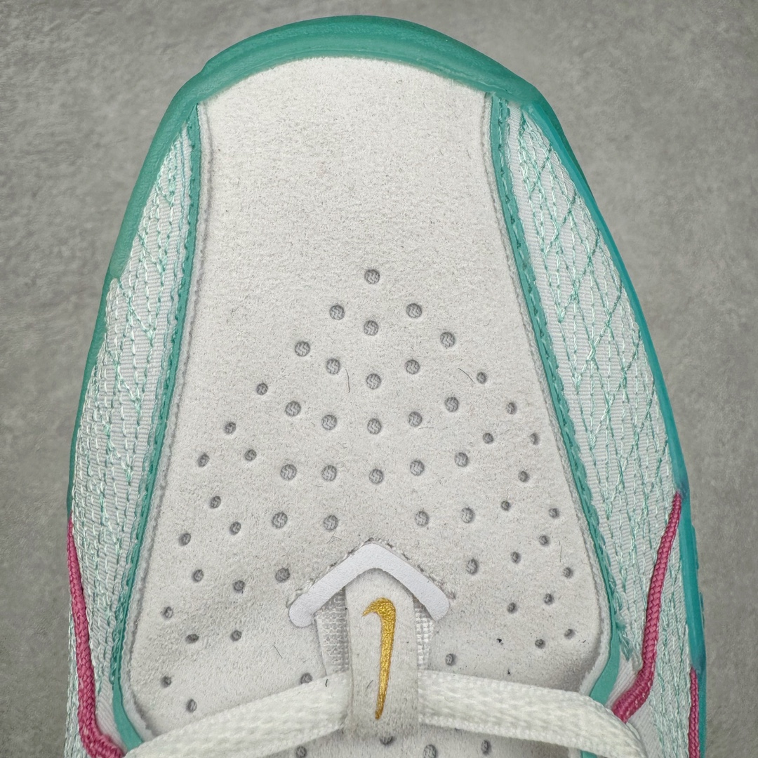 图片[14]-＃灭世/Max NK Air Zoom G.T.Cut 3 EP 实战系列篮球鞋 HM3699-161 全新GT Cut 3.0 全掌搭载了 ZoomX 泡棉 使得整双鞋在缓震表现上可谓相当优秀 拥有着顶级科技配置的同时 颜值设计也非常可观 整体鞋型仍然保留了前低后高的设计 G.T. Cut 传统的突进极速突破的感觉 鞋头麂皮材质和 NK Flywire 飞线工艺 相对来说包裹感更好了 必备的TPU 支撑片 两侧 Swoosh 的透气孔设计 起到散热透气的作用 鞋舌采用类似跑鞋的半开叉式设计 搭配鞋带既可以提升包裹感 又降低了运动中鞋舌乱跑的可能性 鞋子内里填充相当厚实 避免掉跟 尺码：39 40 40.5 41 42 42.5 43 44 44.5 45 46-选品中心