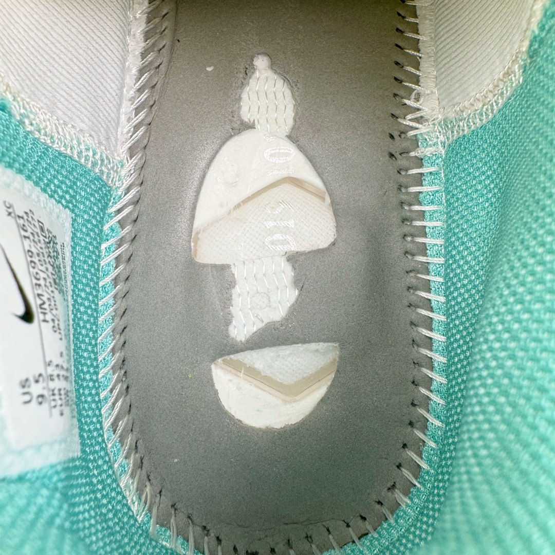 图片[10]-＃灭世/Max NK Air Zoom G.T.Cut 3 EP 实战系列篮球鞋 HM3699-161 全新GT Cut 3.0 全掌搭载了 ZoomX 泡棉 使得整双鞋在缓震表现上可谓相当优秀 拥有着顶级科技配置的同时 颜值设计也非常可观 整体鞋型仍然保留了前低后高的设计 G.T. Cut 传统的突进极速突破的感觉 鞋头麂皮材质和 NK Flywire 飞线工艺 相对来说包裹感更好了 必备的TPU 支撑片 两侧 Swoosh 的透气孔设计 起到散热透气的作用 鞋舌采用类似跑鞋的半开叉式设计 搭配鞋带既可以提升包裹感 又降低了运动中鞋舌乱跑的可能性 鞋子内里填充相当厚实 避免掉跟 尺码：39 40 40.5 41 42 42.5 43 44 44.5 45 46-选品中心