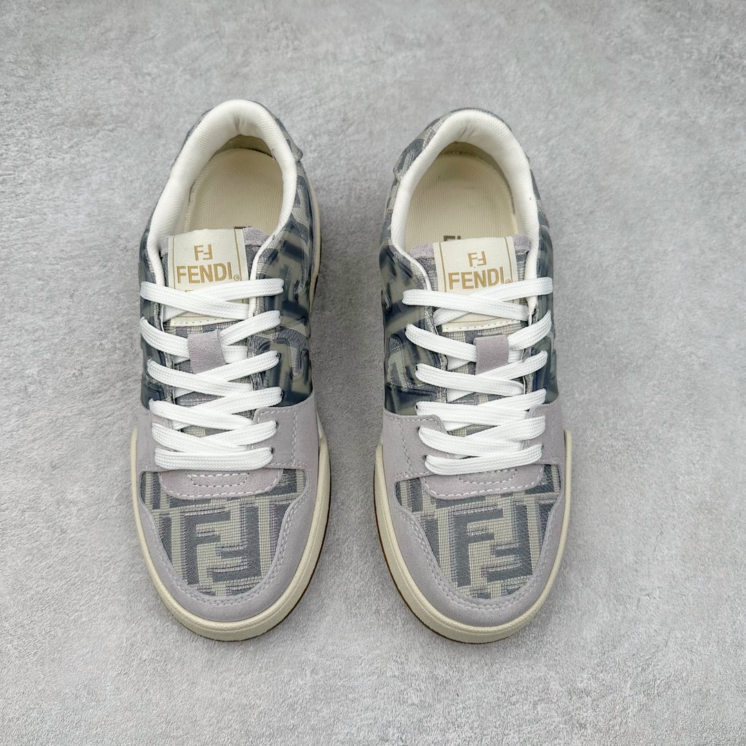 图片[2]-＃F版纯原 FENDI 芬迪 Match sneaters 魔术贴低帮运动鞋 独家定制 全身20几个细节点全部做到一致还原 吊打市面所有版本 独家原装套装配件官方同源 渠道原装订单 全套专柜包装物及配件#鞋底嵌入核心防伪芯片感应装置 FENDI芬迪match最新爆款情侣款运动鞋板鞋原版购入 高工艺无缝细空胶技术 贴楦误差0.05mm,鞋底采用固特异内外锁死工艺 最大限度弯折永不开胶 原鞋一致效果环保无味 鞋面采用麂皮和皮革拼接组合 logo内里采用毛巾绒里 上脚超级柔软 轻便 舒适搭配卫衣 尺码：35 36 37 38 39 40 41 42 43 44 45-选品中心