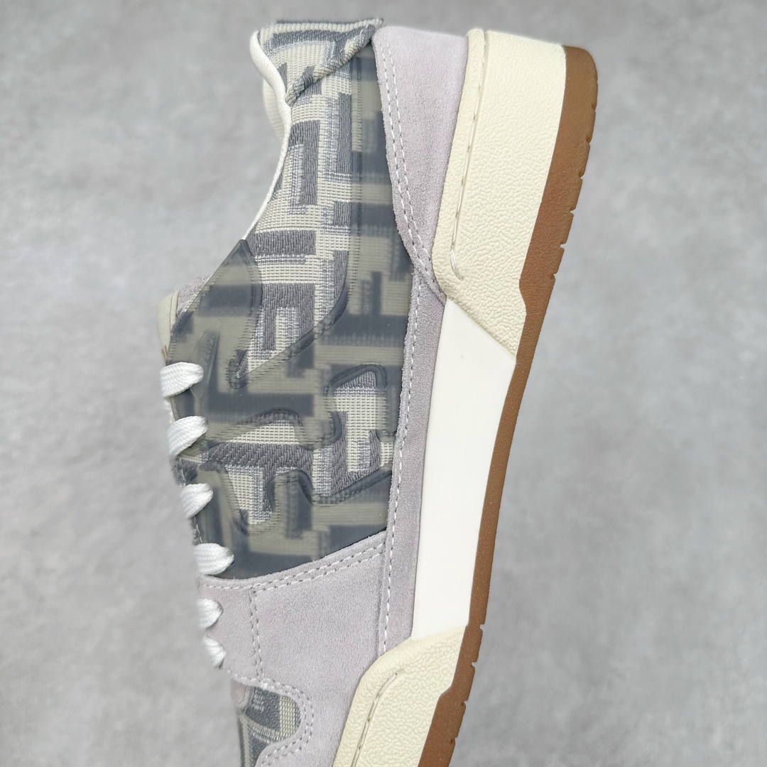 图片[7]-＃F版纯原 FENDI 芬迪 Match sneaters 魔术贴低帮运动鞋 独家定制 全身20几个细节点全部做到一致还原 吊打市面所有版本 独家原装套装配件官方同源 渠道原装订单 全套专柜包装物及配件#鞋底嵌入核心防伪芯片感应装置 FENDI芬迪match最新爆款情侣款运动鞋板鞋原版购入 高工艺无缝细空胶技术 贴楦误差0.05mm,鞋底采用固特异内外锁死工艺 最大限度弯折永不开胶 原鞋一致效果环保无味 鞋面采用麂皮和皮革拼接组合 logo内里采用毛巾绒里 上脚超级柔软 轻便 舒适搭配卫衣 尺码：35 36 37 38 39 40 41 42 43 44 45-选品中心