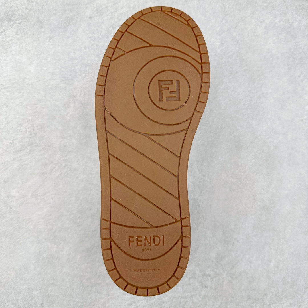 图片[9]-＃F版纯原 FENDI 芬迪 Match sneaters 魔术贴低帮运动鞋 独家定制 全身20几个细节点全部做到一致还原 吊打市面所有版本 独家原装套装配件官方同源 渠道原装订单 全套专柜包装物及配件#鞋底嵌入核心防伪芯片感应装置 FENDI芬迪match最新爆款情侣款运动鞋板鞋原版购入 高工艺无缝细空胶技术 贴楦误差0.05mm,鞋底采用固特异内外锁死工艺 最大限度弯折永不开胶 原鞋一致效果环保无味 鞋面采用麂皮和皮革拼接组合 logo内里采用毛巾绒里 上脚超级柔软 轻便 舒适搭配卫衣 尺码：35 36 37 38 39 40 41 42 43 44 45-选品中心