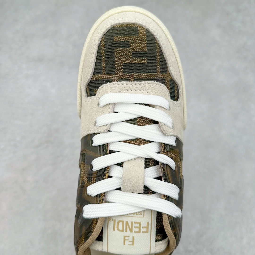 图片[4]-＃F版纯原 FENDI 芬迪 Match sneaters 魔术贴低帮运动鞋 独家定制 全身20几个细节点全部做到一致还原 吊打市面所有版本 独家原装套装配件官方同源 渠道原装订单 全套专柜包装物及配件#鞋底嵌入核心防伪芯片感应装置 FENDI芬迪match最新爆款情侣款运动鞋板鞋原版购入 高工艺无缝细空胶技术 贴楦误差0.05mm,鞋底采用固特异内外锁死工艺 最大限度弯折永不开胶 原鞋一致效果环保无味 鞋面采用麂皮和皮革拼接组合 logo内里采用毛巾绒里 上脚超级柔软 轻便 舒适搭配卫衣 尺码：35 36 37 38 39 40 41 42 43 44 45-选品中心