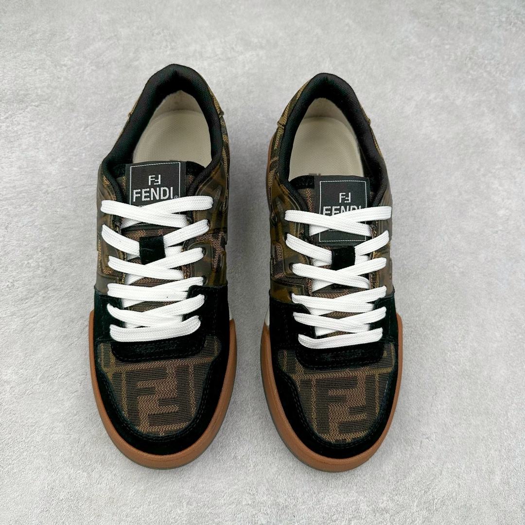 图片[2]-＃F版纯原 FENDI 芬迪 Match sneaters 魔术贴低帮运动鞋 独家定制 全身20几个细节点全部做到一致还原 吊打市面所有版本 独家原装套装配件官方同源 渠道原装订单 全套专柜包装物及配件#鞋底嵌入核心防伪芯片感应装置 FENDI芬迪match最新爆款情侣款运动鞋板鞋原版购入 高工艺无缝细空胶技术 贴楦误差0.05mm,鞋底采用固特异内外锁死工艺 最大限度弯折永不开胶 原鞋一致效果环保无味 鞋面采用麂皮和皮革拼接组合 logo内里采用毛巾绒里 上脚超级柔软 轻便 舒适搭配卫衣 尺码：35 36 37 38 39 40 41 42 43 44 45-选品中心