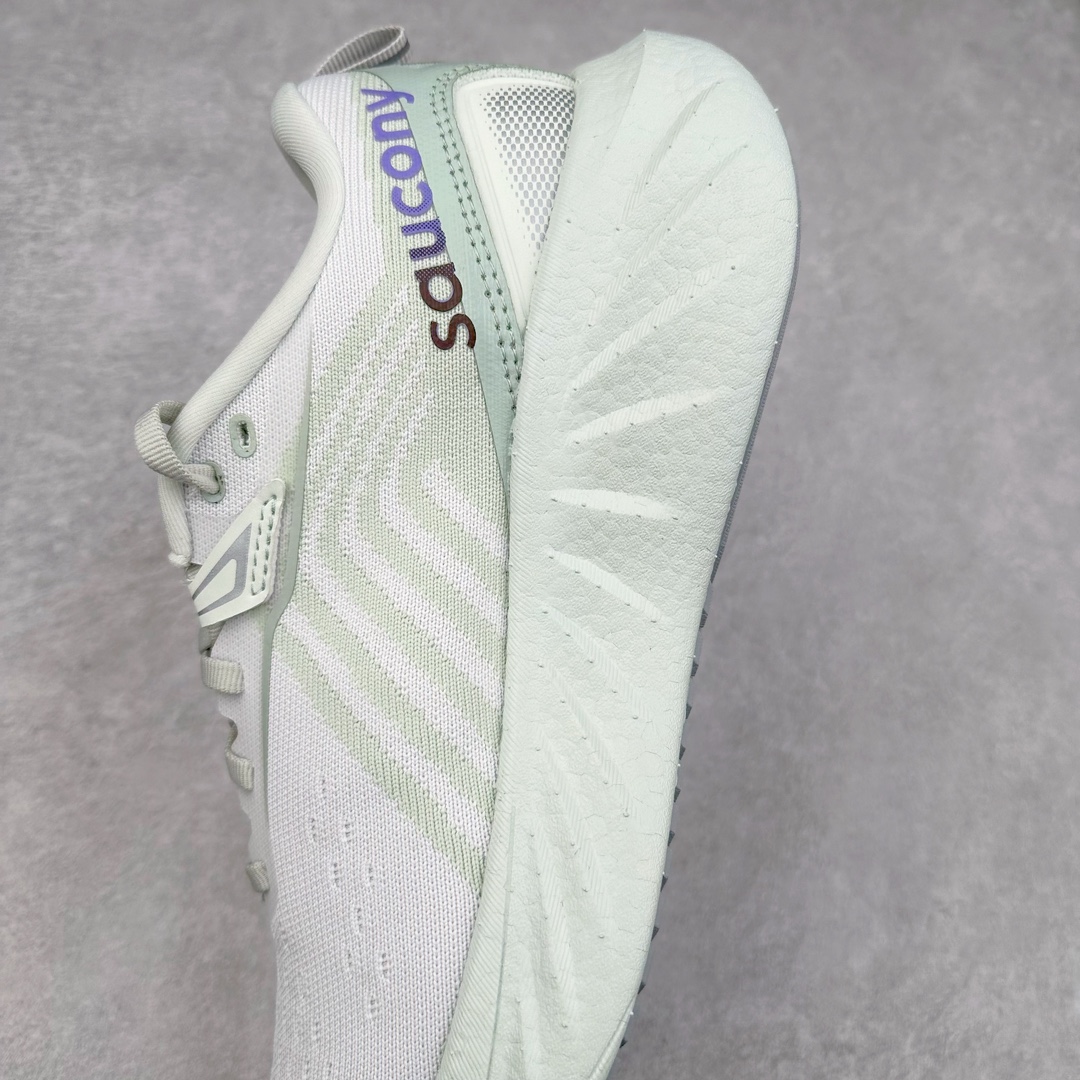 图片[7]-＃SG纯原 Saucony Triumph 22 索康尼胜利22代旗舰级缓震型跑鞋 性能相比前几代再升级：鞋面采用全新升级的工学网设计 贴合脚部更透气 中底部分使用最新的PWRRUN+材质 搭配PWRRUN+鞋垫使中底的大幅加厚 10mm坡差进一步提供缓震、回弹性能 内底则采用了FORMFIT动态适应系统 动态契合脚型 提升包裹性和舒适性 提供更卓越的动态回馈体验 XT-900橡胶大底 可提供良好的抓地力和较强抗磨性能 尺码：35.5 36 36.5 37.5 38 38.5 39 40 40.5 41 42 42.5 43 44 44.5 45-选品中心