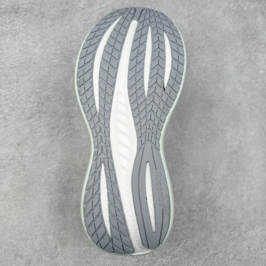 图片[9]-＃SG纯原 Saucony Triumph 22 索康尼胜利22代旗舰级缓震型跑鞋 性能相比前几代再升级：鞋面采用全新升级的工学网设计 贴合脚部更透气 中底部分使用最新的PWRRUN+材质 搭配PWRRUN+鞋垫使中底的大幅加厚 10mm坡差进一步提供缓震、回弹性能 内底则采用了FORMFIT动态适应系统 动态契合脚型 提升包裹性和舒适性 提供更卓越的动态回馈体验 XT-900橡胶大底 可提供良好的抓地力和较强抗磨性能 尺码：35.5 36 36.5 37.5 38 38.5 39 40 40.5 41 42 42.5 43 44 44.5 45-选品中心