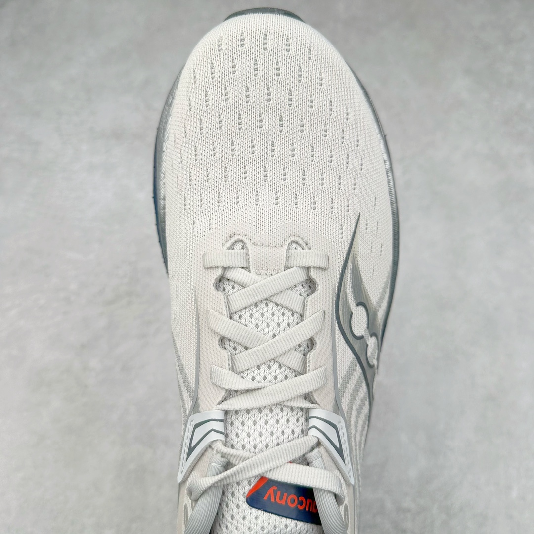 图片[4]-＃SG纯原 Saucony Triumph 22 索康尼胜利22代旗舰级缓震型跑鞋 性能相比前几代再升级：鞋面采用全新升级的工学网设计 贴合脚部更透气 中底部分使用最新的PWRRUN+材质 搭配PWRRUN+鞋垫使中底的大幅加厚 10mm坡差进一步提供缓震、回弹性能 内底则采用了FORMFIT动态适应系统 动态契合脚型 提升包裹性和舒适性 提供更卓越的动态回馈体验 XT-900橡胶大底 可提供良好的抓地力和较强抗磨性能 尺码：35.5 36 36.5 37.5 38 38.5 39 40 40.5 41 42 42.5 43 44 44.5 45-选品中心