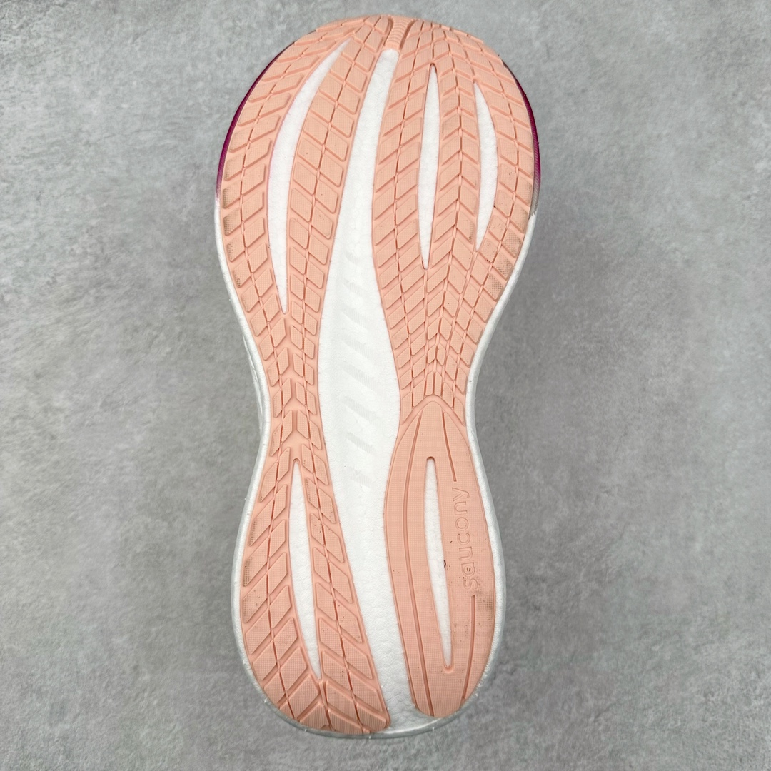 图片[9]-＃SG纯原 Saucony Triumph 22 索康尼胜利22代旗舰级缓震型跑鞋 性能相比前几代再升级：鞋面采用全新升级的工学网设计 贴合脚部更透气 中底部分使用最新的PWRRUN+材质 搭配PWRRUN+鞋垫使中底的大幅加厚 10mm坡差进一步提供缓震、回弹性能 内底则采用了FORMFIT动态适应系统 动态契合脚型 提升包裹性和舒适性 提供更卓越的动态回馈体验 XT-900橡胶大底 可提供良好的抓地力和较强抗磨性能 尺码：35.5 36 36.5 37.5 38 38.5 39 40 40.5 41 42 42.5 43 44 44.5 45-选品中心