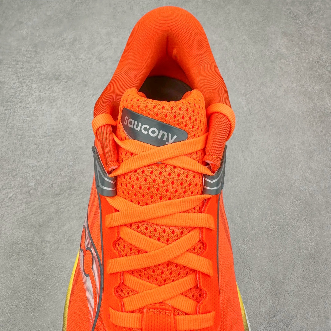 图片[5]-＃SG纯原 Saucony Triumph 22 索康尼胜利22代旗舰级缓震型跑鞋 性能相比前几代再升级：鞋面采用全新升级的工学网设计 贴合脚部更透气 中底部分使用最新的PWRRUN+材质 搭配PWRRUN+鞋垫使中底的大幅加厚 10mm坡差进一步提供缓震、回弹性能 内底则采用了FORMFIT动态适应系统 动态契合脚型 提升包裹性和舒适性 提供更卓越的动态回馈体验 XT-900橡胶大底 可提供良好的抓地力和较强抗磨性能 尺码：35.5 36 36.5 37.5 38 38.5 39 40 40.5 41 42 42.5 43 44 44.5 45-选品中心