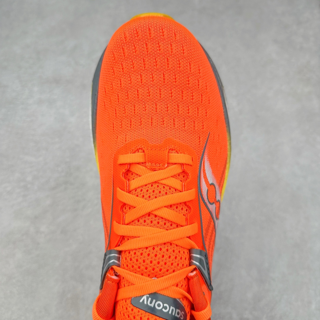 图片[4]-＃SG纯原 Saucony Triumph 22 索康尼胜利22代旗舰级缓震型跑鞋 性能相比前几代再升级：鞋面采用全新升级的工学网设计 贴合脚部更透气 中底部分使用最新的PWRRUN+材质 搭配PWRRUN+鞋垫使中底的大幅加厚 10mm坡差进一步提供缓震、回弹性能 内底则采用了FORMFIT动态适应系统 动态契合脚型 提升包裹性和舒适性 提供更卓越的动态回馈体验 XT-900橡胶大底 可提供良好的抓地力和较强抗磨性能 尺码：35.5 36 36.5 37.5 38 38.5 39 40 40.5 41 42 42.5 43 44 44.5 45-选品中心