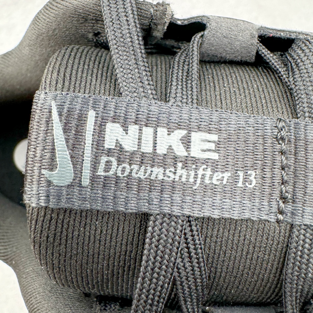 图片[16]-＃纯原 NK Revolution 13 Wide 回游者13代系列低帮轻质缓震透气休闲运动跑步鞋“网织全黑武士”FD6454-003 无论你是跑步新手还是迫切想提速的专业跑者，Nike Downshifter 13 公路跑步鞋都能伴你轻松驾驭。鞋面结合缓震耐穿性能，为你造就又一个得力装备，或是助你朝着目标迈进。尺码：39 40 40.5 41 42 42.5 43 44 44.5 45-选品中心