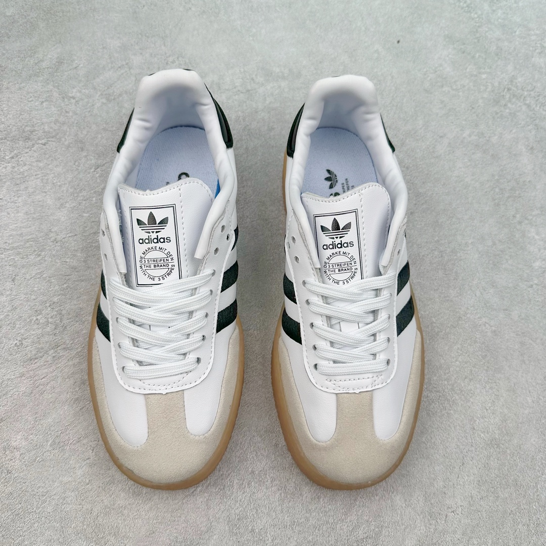 图片[2]-AD Samba XLG 桑巴舞加大厚底版系列德训风百搭松糕休闲运动板鞋生胶底 自Originals Samba成功借势Blokecore风潮一跃成为街头巷尾的焦点鞋款后,不论是围绕Samba本身打造的各式「变种版本」,还是以Samba为蓝本打造联名鞋款,都成为了时尚潮流人士日常穿搭首选。Samba XLG是adidas Originals不断扩展XLG系列的一部分,旨在与年轻文化相契合,迎合那些希望通过个性时尚表达自我而不愿牺牲舒适度的年轻群体。街头时尚领域的Gen Z特别偏爱宽松的穿着风格。Samba XLG针对这一点做了创新。它在延续Samba OG经典设计的基础上,迎合年轻群体的穿着习惯,重塑为宽大的鞋身比例轮廓以及加厚中底,让消费者轻松展示自己独特的风格。全新的Samba XLG系列不仅迎合了当下年轻群体的穿搭习惯,加宽了鞋身比例以及将中底进一步增厚,在视觉比例上更加饱满,同时还保留了经典Samba的细节,这样一来,鞋迷朋友在穿搭上不仅能更加个性化,而且还能延续一定的复古感受。尺码：36 36⅔ 37⅓ 38 38⅔ 39⅓ 40 40⅔ 41⅓ 42 42⅔ 43⅓ 44 45-选品中心