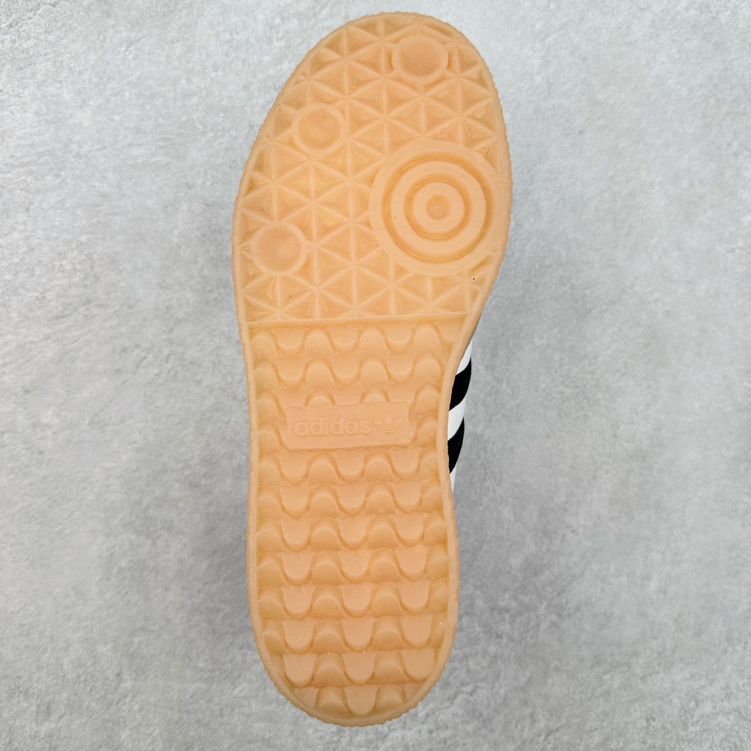 图片[9]-AD Samba XLG 桑巴舞加大厚底版系列德训风百搭松糕休闲运动板鞋生胶底 自Originals Samba成功借势Blokecore风潮一跃成为街头巷尾的焦点鞋款后,不论是围绕Samba本身打造的各式「变种版本」,还是以Samba为蓝本打造联名鞋款,都成为了时尚潮流人士日常穿搭首选。Samba XLG是adidas Originals不断扩展XLG系列的一部分,旨在与年轻文化相契合,迎合那些希望通过个性时尚表达自我而不愿牺牲舒适度的年轻群体。街头时尚领域的Gen Z特别偏爱宽松的穿着风格。Samba XLG针对这一点做了创新。它在延续Samba OG经典设计的基础上,迎合年轻群体的穿着习惯,重塑为宽大的鞋身比例轮廓以及加厚中底,让消费者轻松展示自己独特的风格。全新的Samba XLG系列不仅迎合了当下年轻群体的穿搭习惯,加宽了鞋身比例以及将中底进一步增厚,在视觉比例上更加饱满,同时还保留了经典Samba的细节,这样一来,鞋迷朋友在穿搭上不仅能更加个性化,而且还能延续一定的复古感受。尺码：36 36⅔ 37⅓ 38 38⅔ 39⅓ 40 40⅔ 41⅓ 42 42⅔ 43⅓ 44 45-选品中心