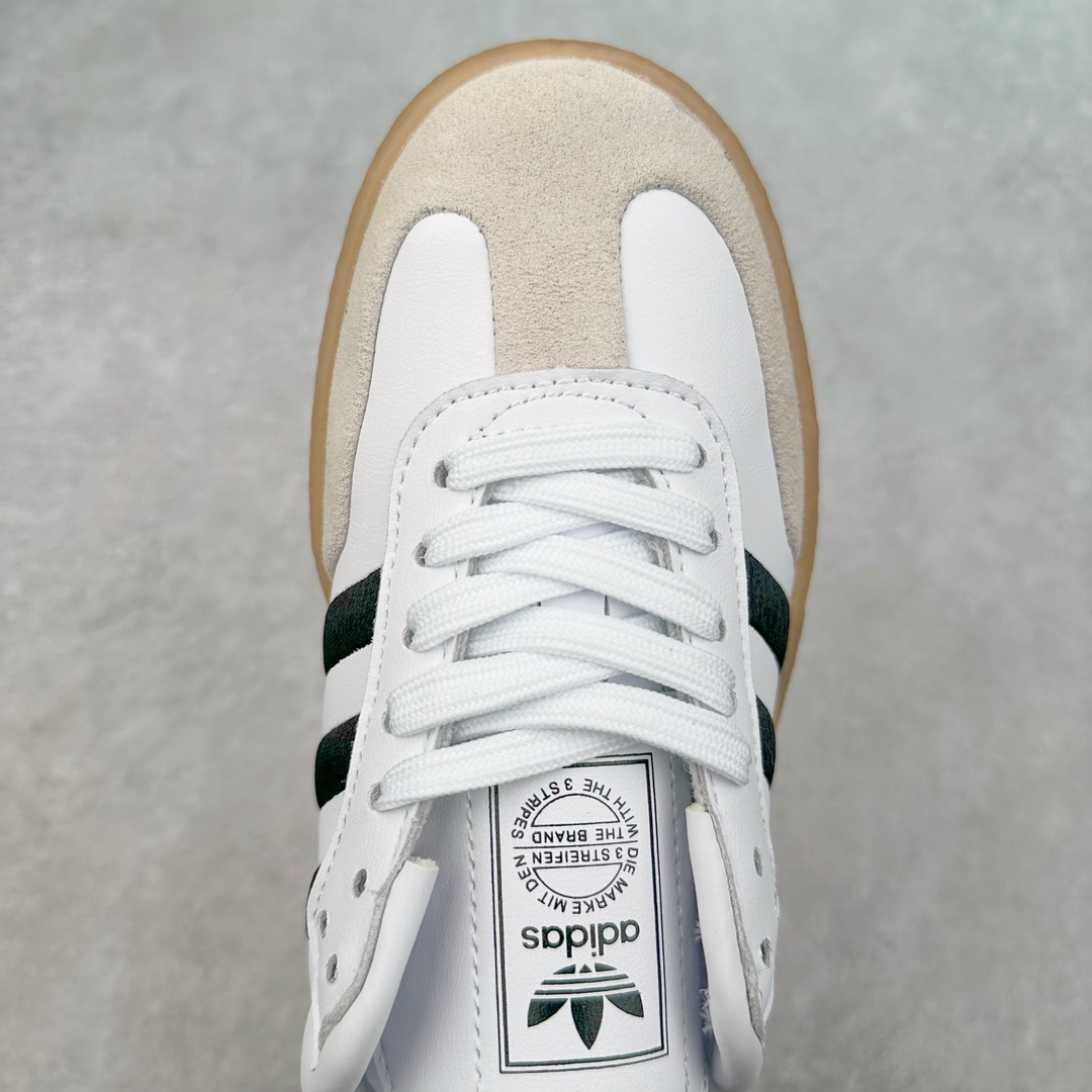 图片[4]-AD Samba XLG 桑巴舞加大厚底版系列德训风百搭松糕休闲运动板鞋生胶底 自Originals Samba成功借势Blokecore风潮一跃成为街头巷尾的焦点鞋款后,不论是围绕Samba本身打造的各式「变种版本」,还是以Samba为蓝本打造联名鞋款,都成为了时尚潮流人士日常穿搭首选。Samba XLG是adidas Originals不断扩展XLG系列的一部分,旨在与年轻文化相契合,迎合那些希望通过个性时尚表达自我而不愿牺牲舒适度的年轻群体。街头时尚领域的Gen Z特别偏爱宽松的穿着风格。Samba XLG针对这一点做了创新。它在延续Samba OG经典设计的基础上,迎合年轻群体的穿着习惯,重塑为宽大的鞋身比例轮廓以及加厚中底,让消费者轻松展示自己独特的风格。全新的Samba XLG系列不仅迎合了当下年轻群体的穿搭习惯,加宽了鞋身比例以及将中底进一步增厚,在视觉比例上更加饱满,同时还保留了经典Samba的细节,这样一来,鞋迷朋友在穿搭上不仅能更加个性化,而且还能延续一定的复古感受。尺码：36 36⅔ 37⅓ 38 38⅔ 39⅓ 40 40⅔ 41⅓ 42 42⅔ 43⅓ 44 45-选品中心