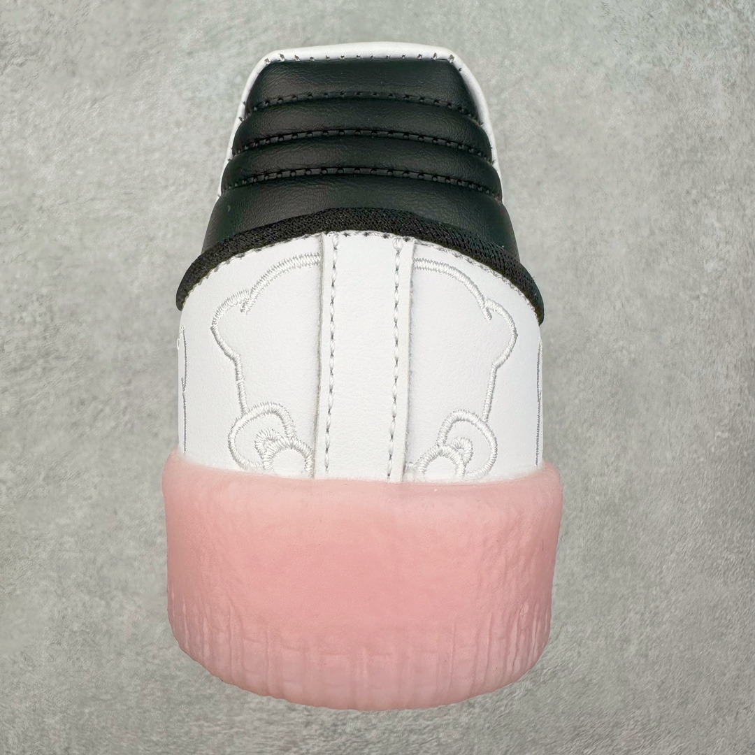 图片[8]-AD Samba XLG 桑巴舞加大厚底版系列德训风百搭松糕休闲运动板鞋生胶底 自Originals Samba成功借势Blokecore风潮一跃成为街头巷尾的焦点鞋款后,不论是围绕Samba本身打造的各式「变种版本」,还是以Samba为蓝本打造联名鞋款,都成为了时尚潮流人士日常穿搭首选。Samba XLG是adidas Originals不断扩展XLG系列的一部分,旨在与年轻文化相契合,迎合那些希望通过个性时尚表达自我而不愿牺牲舒适度的年轻群体。街头时尚领域的Gen Z特别偏爱宽松的穿着风格。Samba XLG针对这一点做了创新。它在延续Samba OG经典设计的基础上,迎合年轻群体的穿着习惯,重塑为宽大的鞋身比例轮廓以及加厚中底,让消费者轻松展示自己独特的风格。全新的Samba XLG系列不仅迎合了当下年轻群体的穿搭习惯,加宽了鞋身比例以及将中底进一步增厚,在视觉比例上更加饱满,同时还保留了经典Samba的细节,这样一来,鞋迷朋友在穿搭上不仅能更加个性化,而且还能延续一定的复古感受。尺码：36 36⅔ 37⅓ 38 38⅔ 39⅓ 40 40⅔ 41⅓ 42 42⅔ 43⅓ 44 45-选品中心