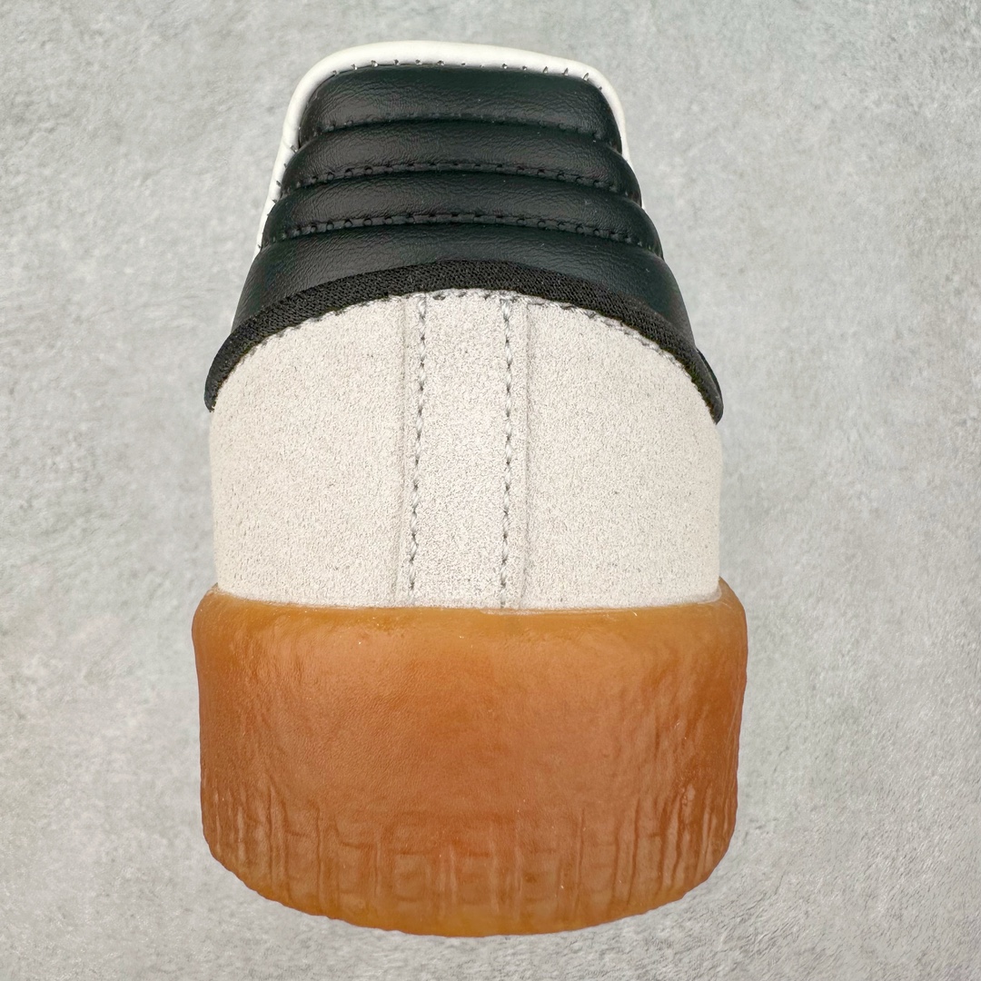 图片[8]-AD Samba XLG 桑巴舞加大厚底版系列德训风百搭松糕休闲运动板鞋生胶底 自Originals Samba成功借势Blokecore风潮一跃成为街头巷尾的焦点鞋款后,不论是围绕Samba本身打造的各式「变种版本」,还是以Samba为蓝本打造联名鞋款,都成为了时尚潮流人士日常穿搭首选。Samba XLG是adidas Originals不断扩展XLG系列的一部分,旨在与年轻文化相契合,迎合那些希望通过个性时尚表达自我而不愿牺牲舒适度的年轻群体。街头时尚领域的Gen Z特别偏爱宽松的穿着风格。Samba XLG针对这一点做了创新。它在延续Samba OG经典设计的基础上,迎合年轻群体的穿着习惯,重塑为宽大的鞋身比例轮廓以及加厚中底,让消费者轻松展示自己独特的风格。全新的Samba XLG系列不仅迎合了当下年轻群体的穿搭习惯,加宽了鞋身比例以及将中底进一步增厚,在视觉比例上更加饱满,同时还保留了经典Samba的细节,这样一来,鞋迷朋友在穿搭上不仅能更加个性化,而且还能延续一定的复古感受。尺码：36 36⅔ 37⅓ 38 38⅔ 39⅓ 40 40⅔ 41⅓ 42 42⅔ 43⅓ 44 45-选品中心