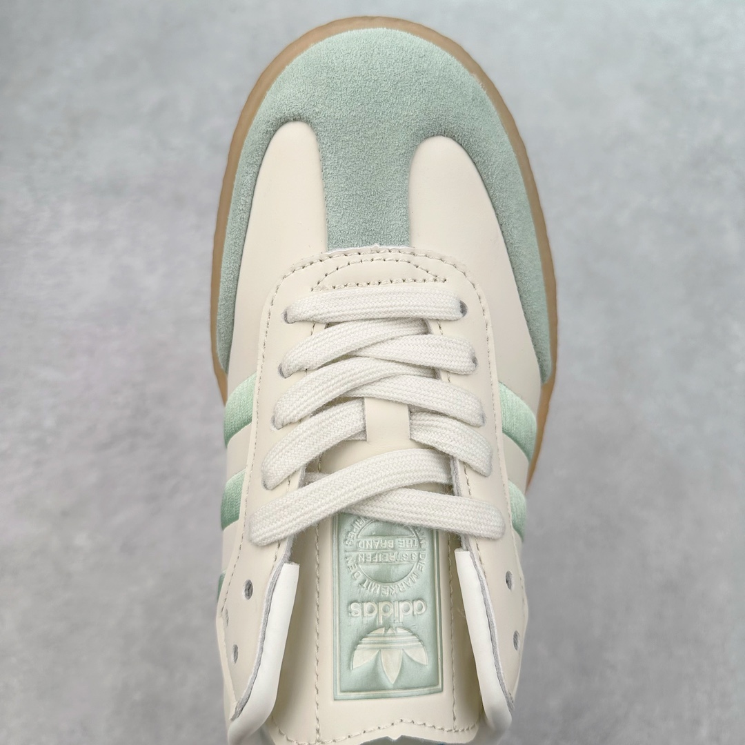 图片[4]-AD Samba XLG 桑巴舞加大厚底版系列德训风百搭松糕休闲运动板鞋生胶底 自Originals Samba成功借势Blokecore风潮一跃成为街头巷尾的焦点鞋款后,不论是围绕Samba本身打造的各式「变种版本」,还是以Samba为蓝本打造联名鞋款,都成为了时尚潮流人士日常穿搭首选。Samba XLG是adidas Originals不断扩展XLG系列的一部分,旨在与年轻文化相契合,迎合那些希望通过个性时尚表达自我而不愿牺牲舒适度的年轻群体。街头时尚领域的Gen Z特别偏爱宽松的穿着风格。Samba XLG针对这一点做了创新。它在延续Samba OG经典设计的基础上,迎合年轻群体的穿着习惯,重塑为宽大的鞋身比例轮廓以及加厚中底,让消费者轻松展示自己独特的风格。全新的Samba XLG系列不仅迎合了当下年轻群体的穿搭习惯,加宽了鞋身比例以及将中底进一步增厚,在视觉比例上更加饱满,同时还保留了经典Samba的细节,这样一来,鞋迷朋友在穿搭上不仅能更加个性化,而且还能延续一定的复古感受。尺码：36 36⅔ 37⅓ 38 38⅔ 39⅓ 40 40⅔ 41⅓ 42 42⅔ 43⅓ 44 45-选品中心