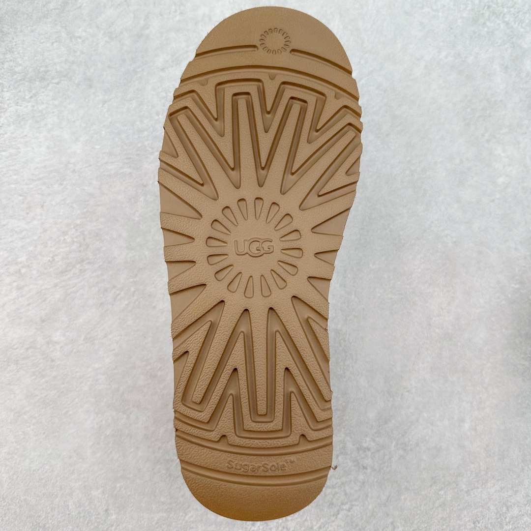 图片[9]-＃GD UGG 3631 经典秋冬羊皮毛一体雪地靴 全鞋采用ZP同厂 隆丰A级澳洲进口羊皮毛一体 品牌代工厂生产线 完全遵循ZP工艺流程 代工厂原厂版师 秉承无原鞋不开发选择 注重每一处细节 市面最正版型 TREADLITE\\\”轻翼\\\”科技外底 轻便/耐用/柔韧/桩型【售后郑重承诺】一个月内若出现重大脱胶/断底等质量问题 直接为您换新！尺码：40 41 42 43 44-选品中心