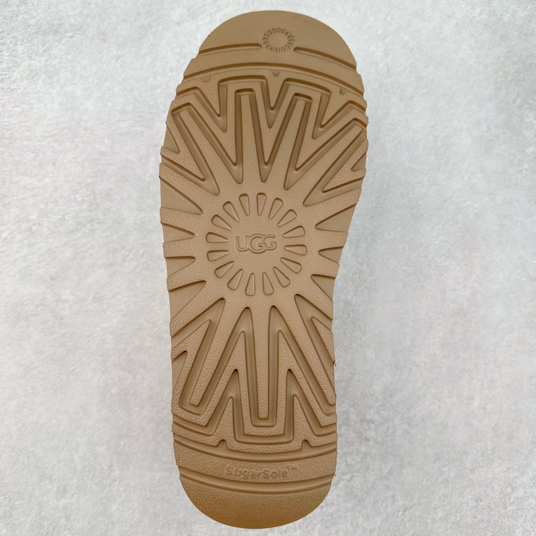 图片[9]-＃GD UGG 1616 经典秋冬羊皮毛一体雪地靴 全鞋采用ZP同厂 隆丰A级澳洲进口羊皮毛一体 品牌代工厂生产线 完全遵循ZP工艺流程 代工厂原厂版师 秉承无原鞋不开发选择 注重每一处细节 市面最正版型 TREADLITE\\\”轻翼\\\”科技外底 轻便/耐用/柔韧/桩型【售后郑重承诺】一个月内若出现重大脱胶/断底等质量问题 直接为您换新！尺码：40 41 42 43 44-选品中心