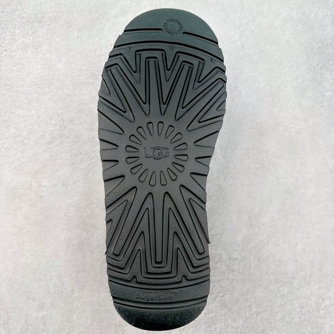 图片[9]-＃GD UGG 1616 经典秋冬羊皮毛一体雪地靴 全鞋采用ZP同厂 隆丰A级澳洲进口羊皮毛一体 品牌代工厂生产线 完全遵循ZP工艺流程 代工厂原厂版师 秉承无原鞋不开发选择 注重每一处细节 市面最正版型 TREADLITE\\\”轻翼\\\”科技外底 轻便/耐用/柔韧/桩型【售后郑重承诺】一个月内若出现重大脱胶/断底等质量问题 直接为您换新！尺码：40 41 42 43 44-选品中心