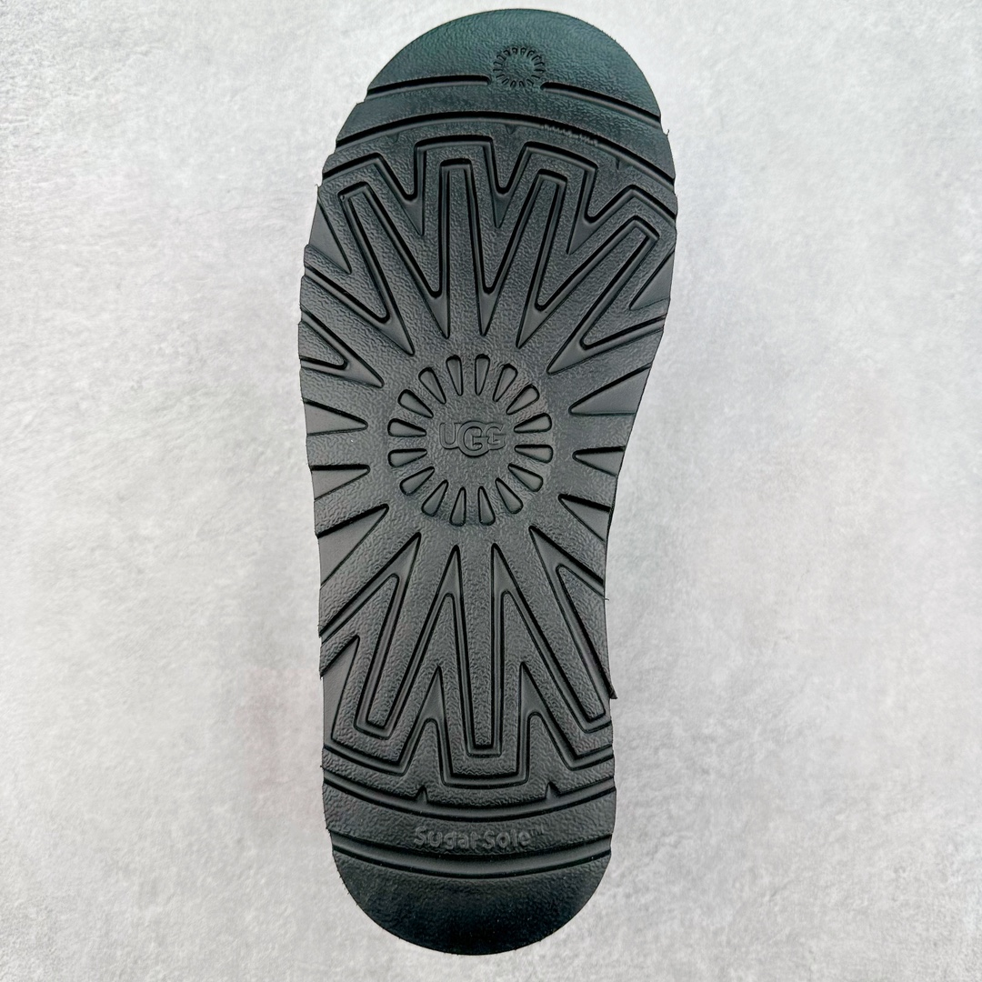 图片[9]-＃GD UGG 1645 经典秋冬羊皮毛一体雪地靴 全鞋采用ZP同厂 隆丰A级澳洲进口羊皮毛一体 品牌代工厂生产线 完全遵循ZP工艺流程 代工厂原厂版师 秉承无原鞋不开发选择 注重每一处细节 市面最正版型 TREADLITE\\\”轻翼\\\”科技外底 轻便/耐用/柔韧/桩型【售后郑重承诺】一个月内若出现重大脱胶/断底等质量问题 直接为您换新！尺码：40 41 42 43 44-选品中心